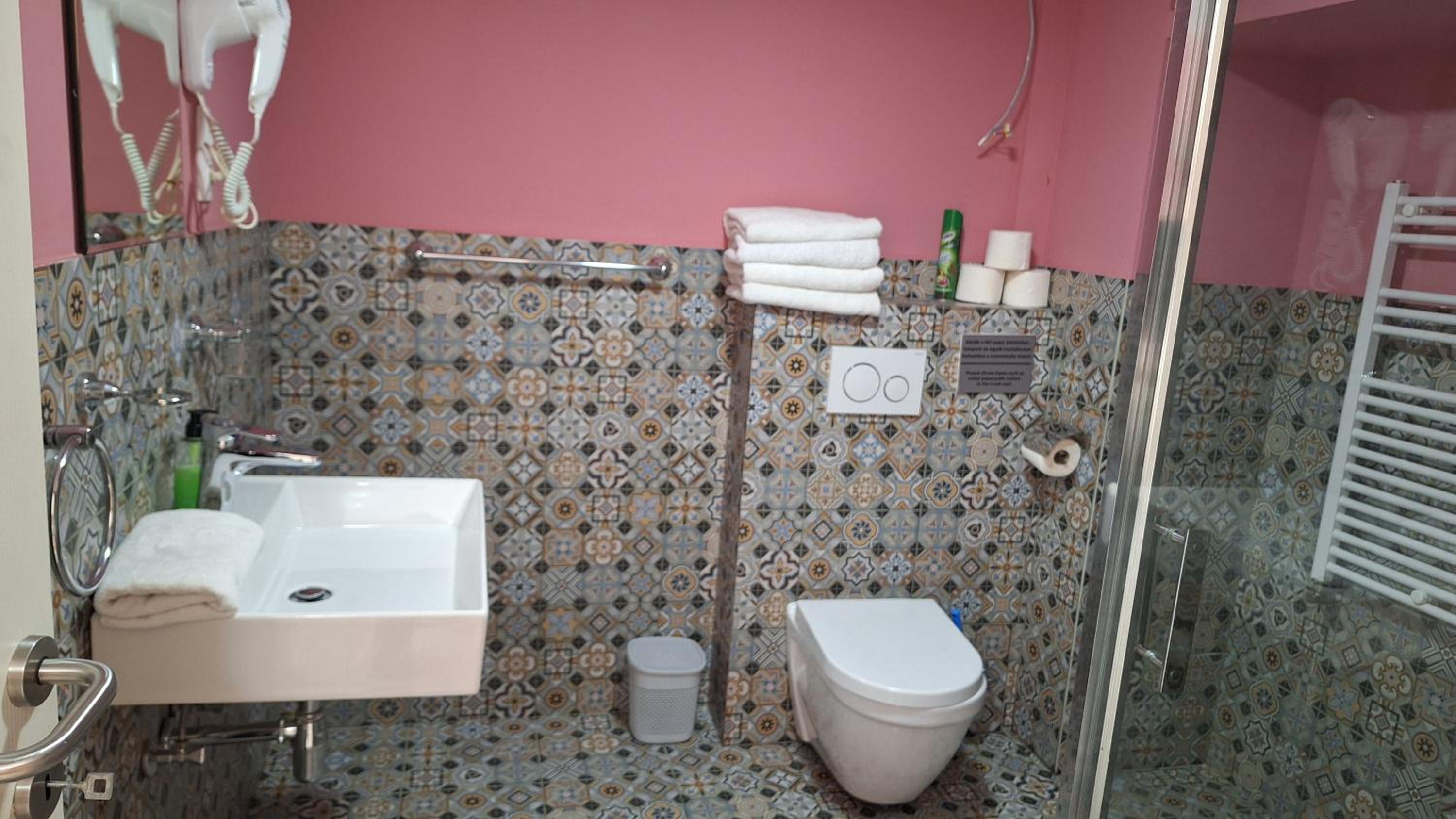 Apartment with Terrace - Photo 8