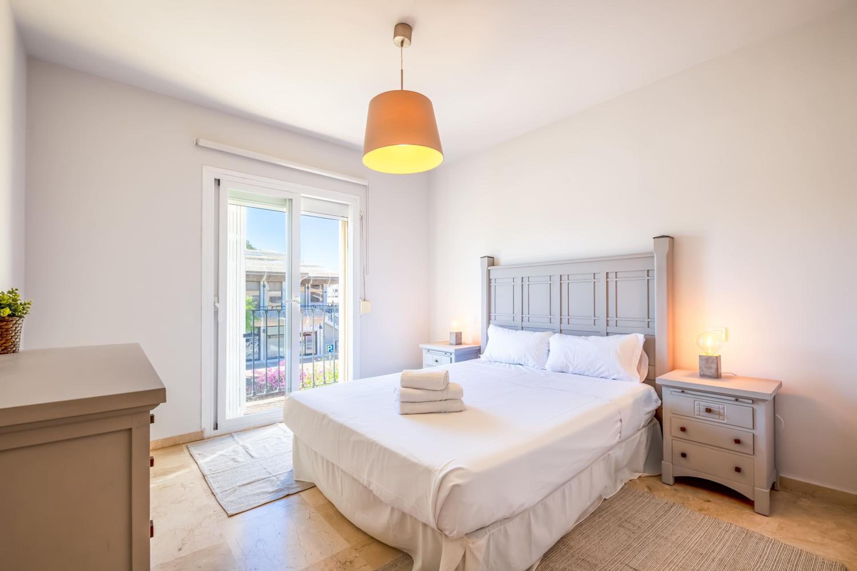 Apartamento de dos habitaciones con balcón