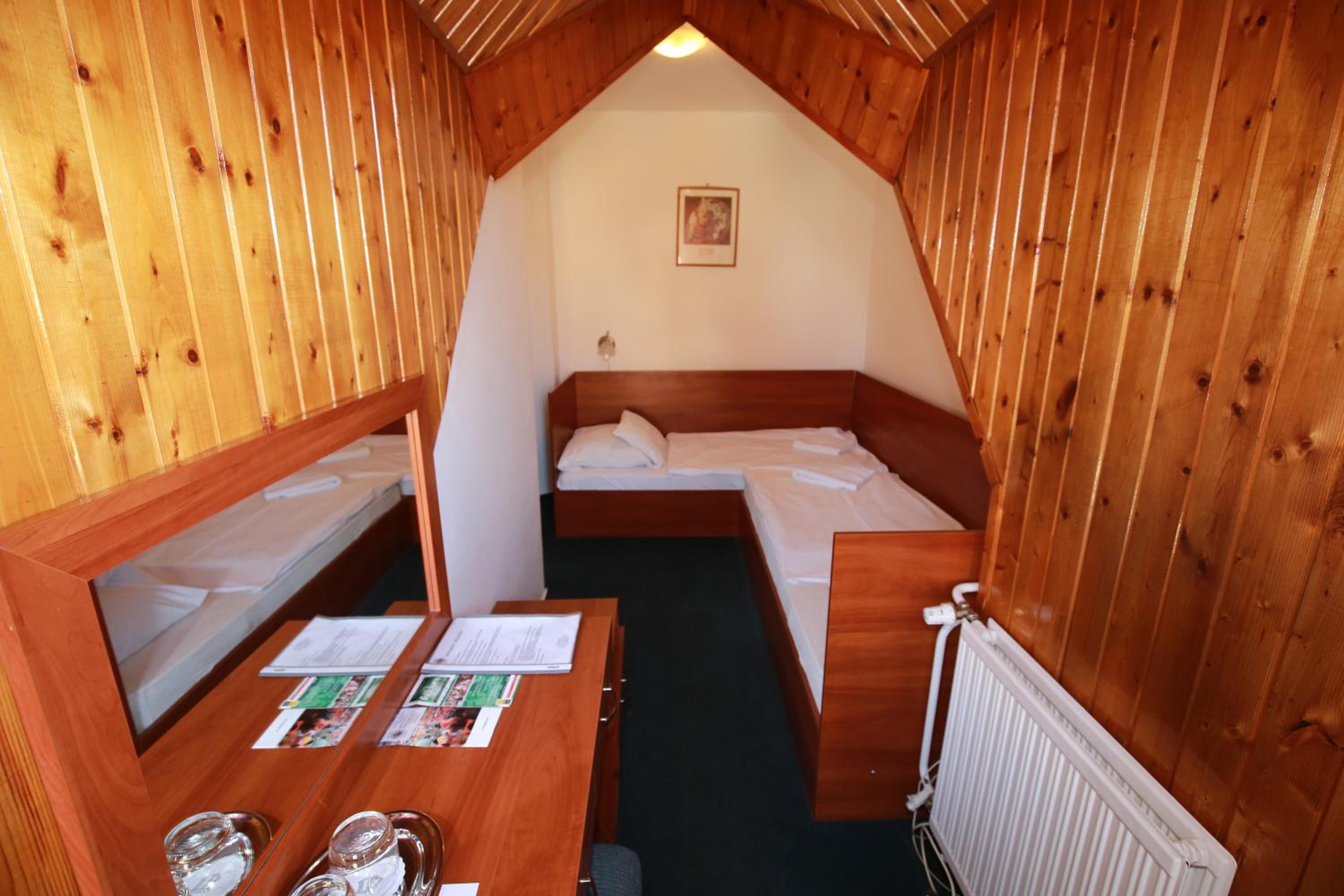 Standard Twin Room - Photo 1