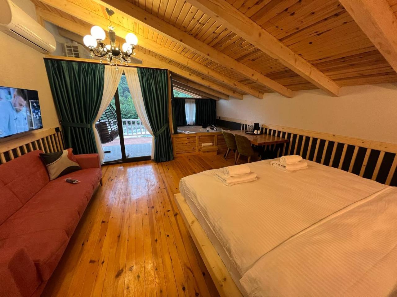 Double Room with Spa Bath photo 1