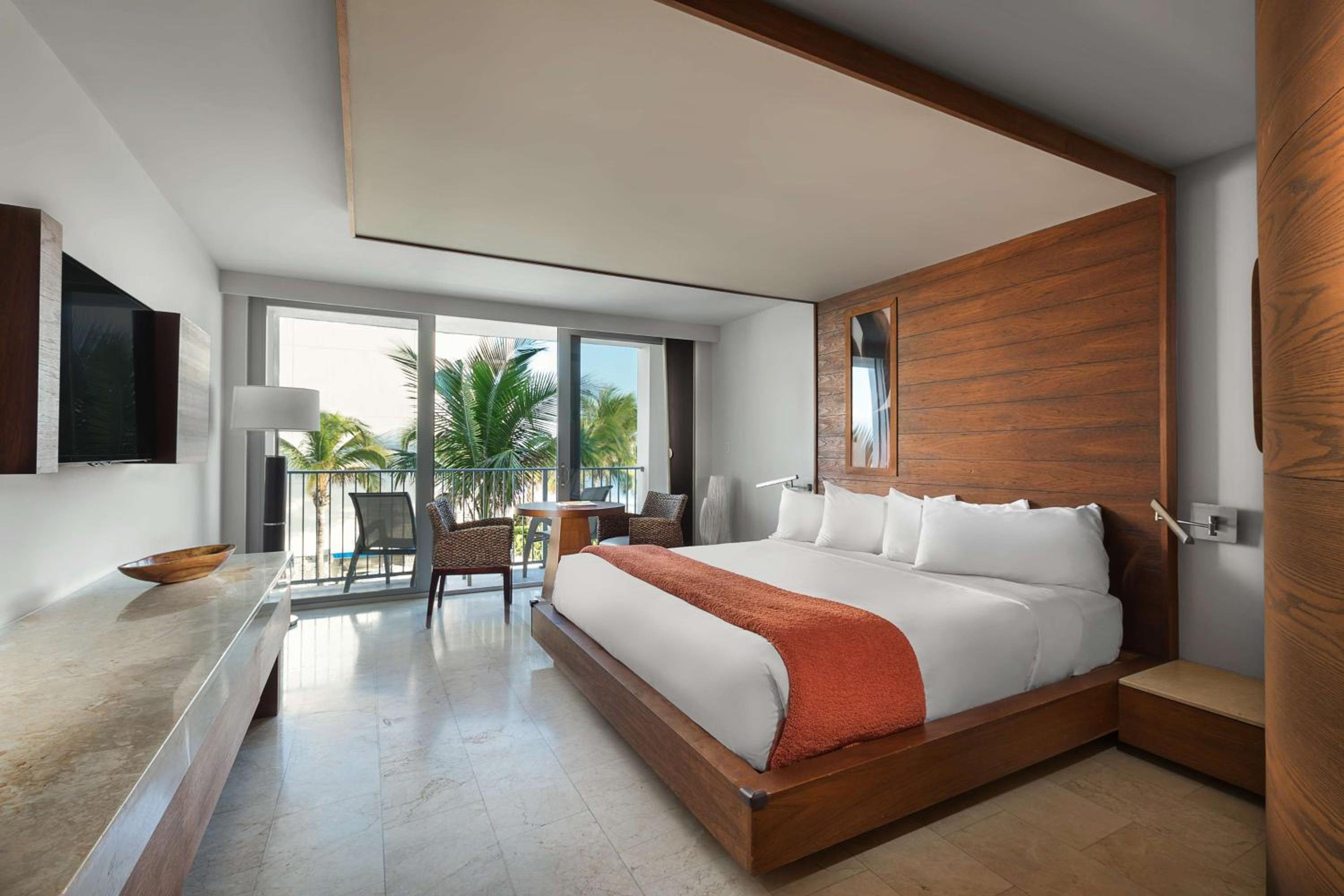 King Room with Pool View - Photo 1