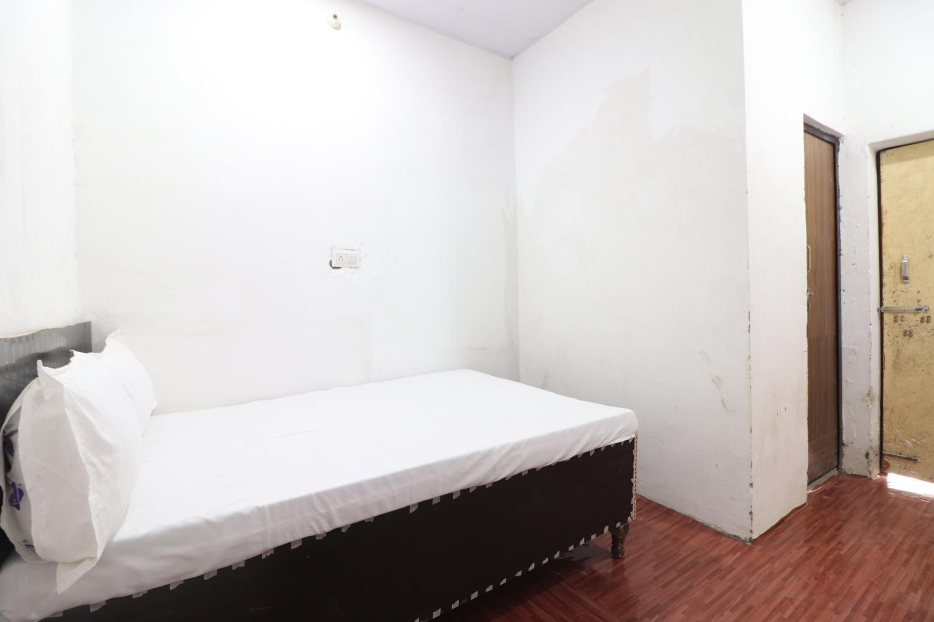 Double Room With Private Bathroom photo 3
