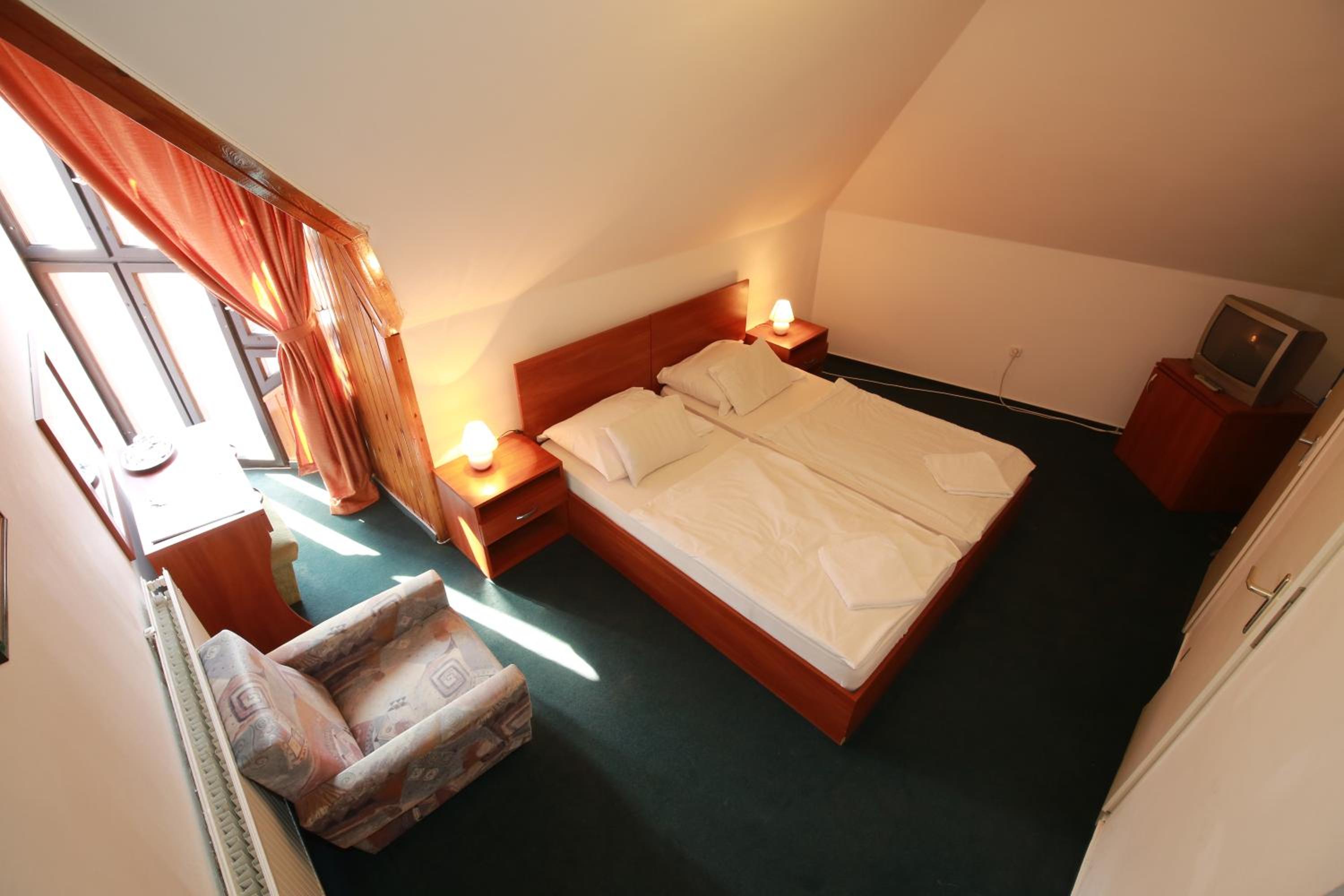 Standard Double Room - Photo 2