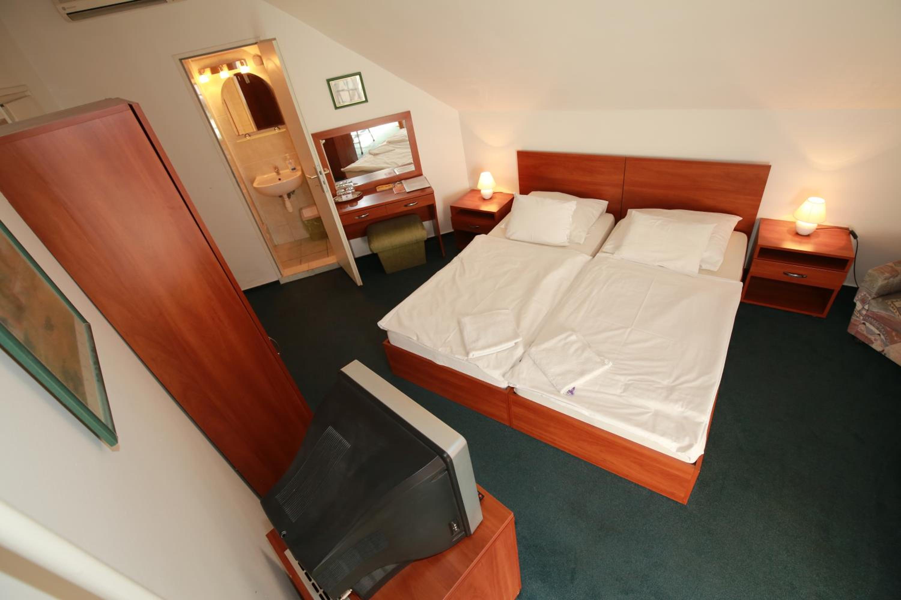 Standard Double Room - Photo 1