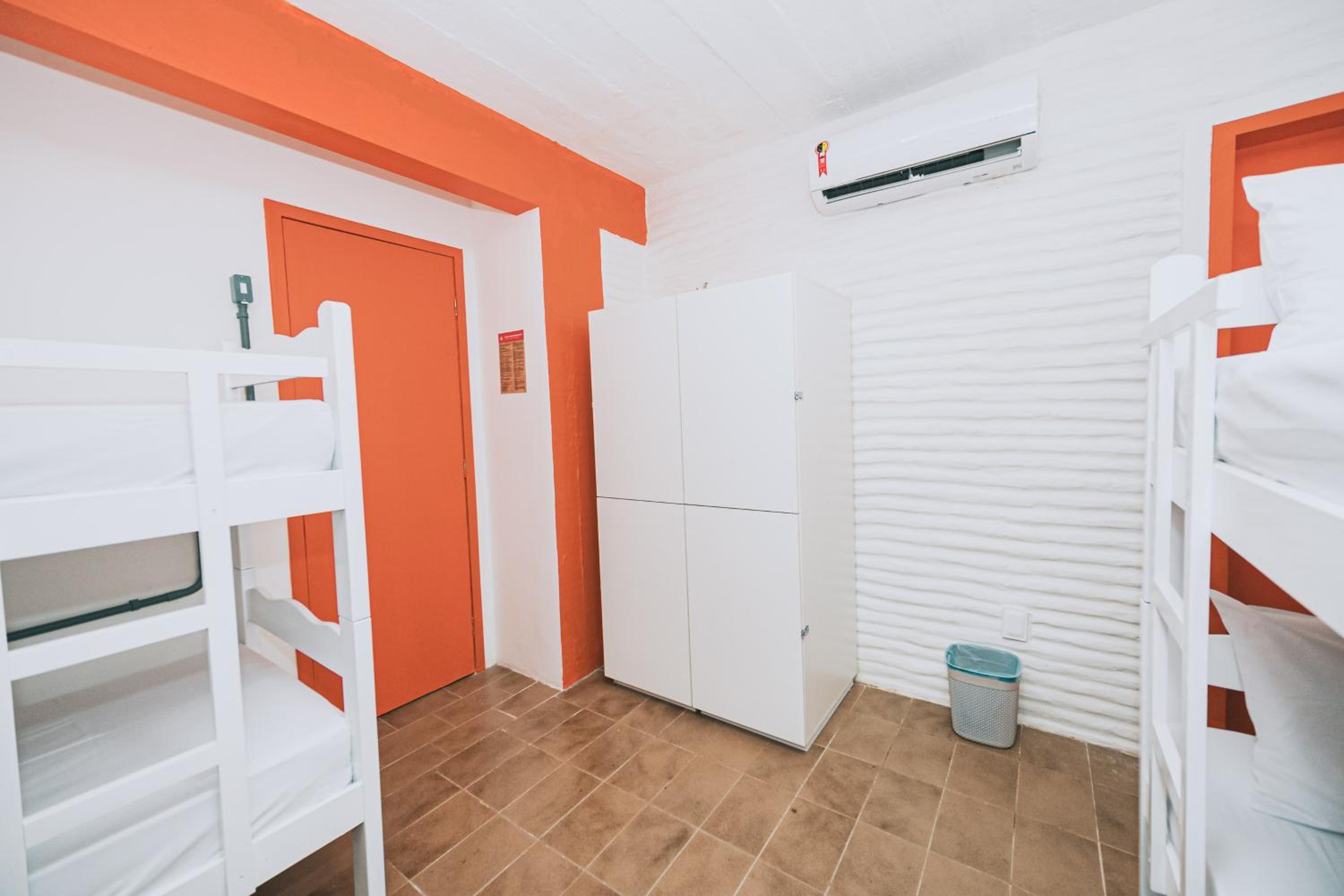 Bed in 6-Bed Mixed Dormitory Room photo 1