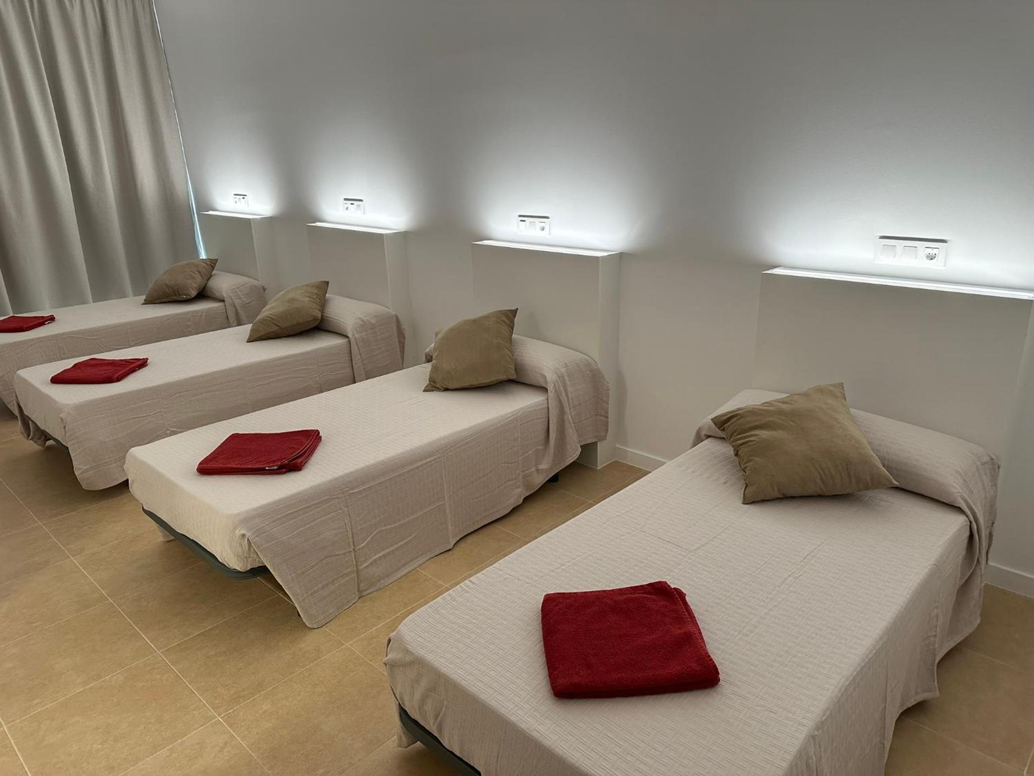 Quadruple Room with Shared Bathroom photo 2