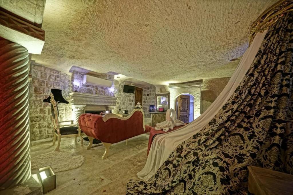 Luxury Cave Room with Private Pool and Turkish Bath
