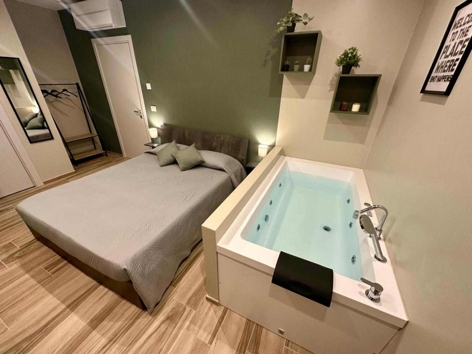 Deluxe Double Room with Bath photo 2