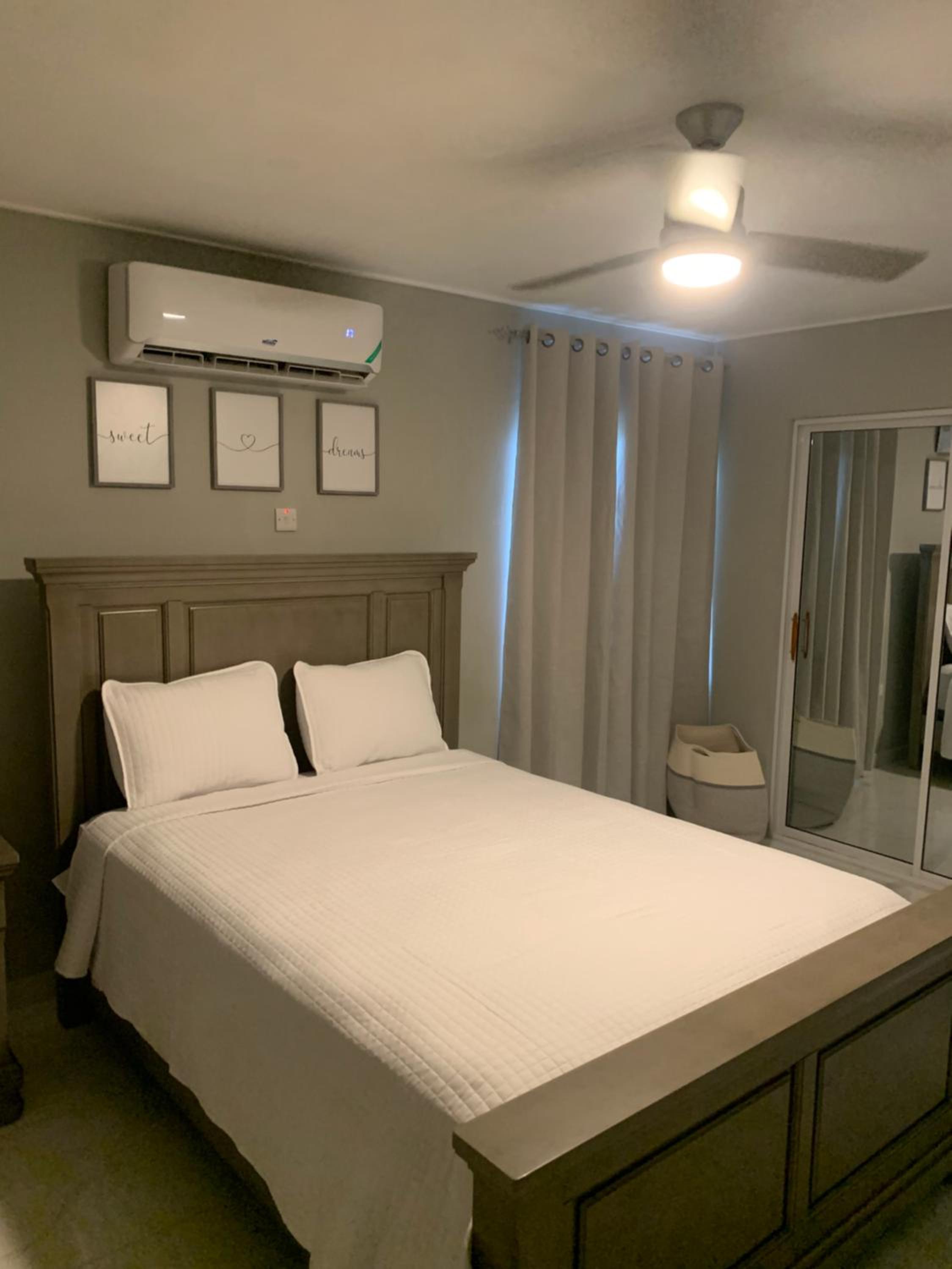 Double Room With Pool View photo 2