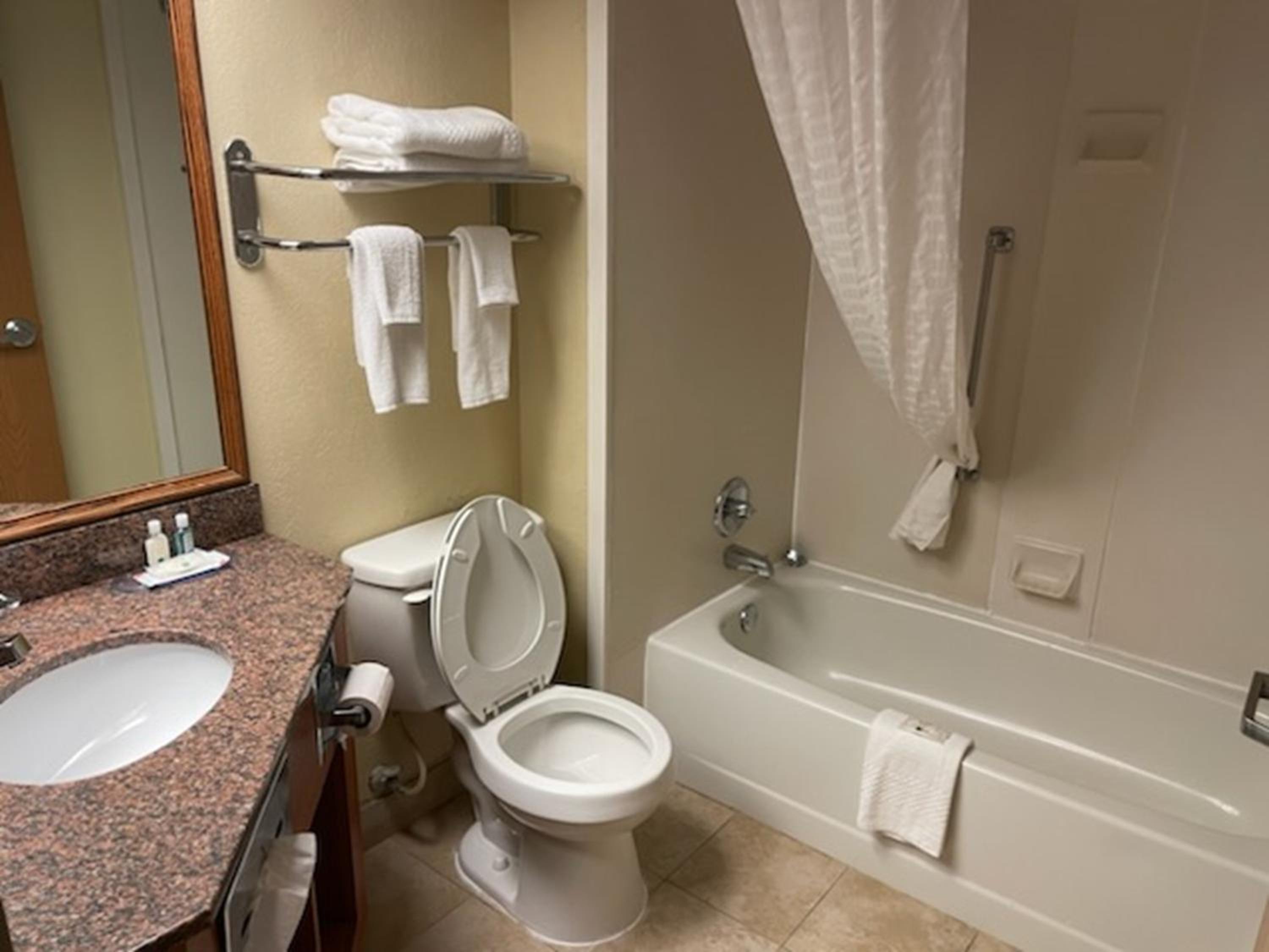 Standard Double Room With Two Double Beds - Non Smoking photo 3