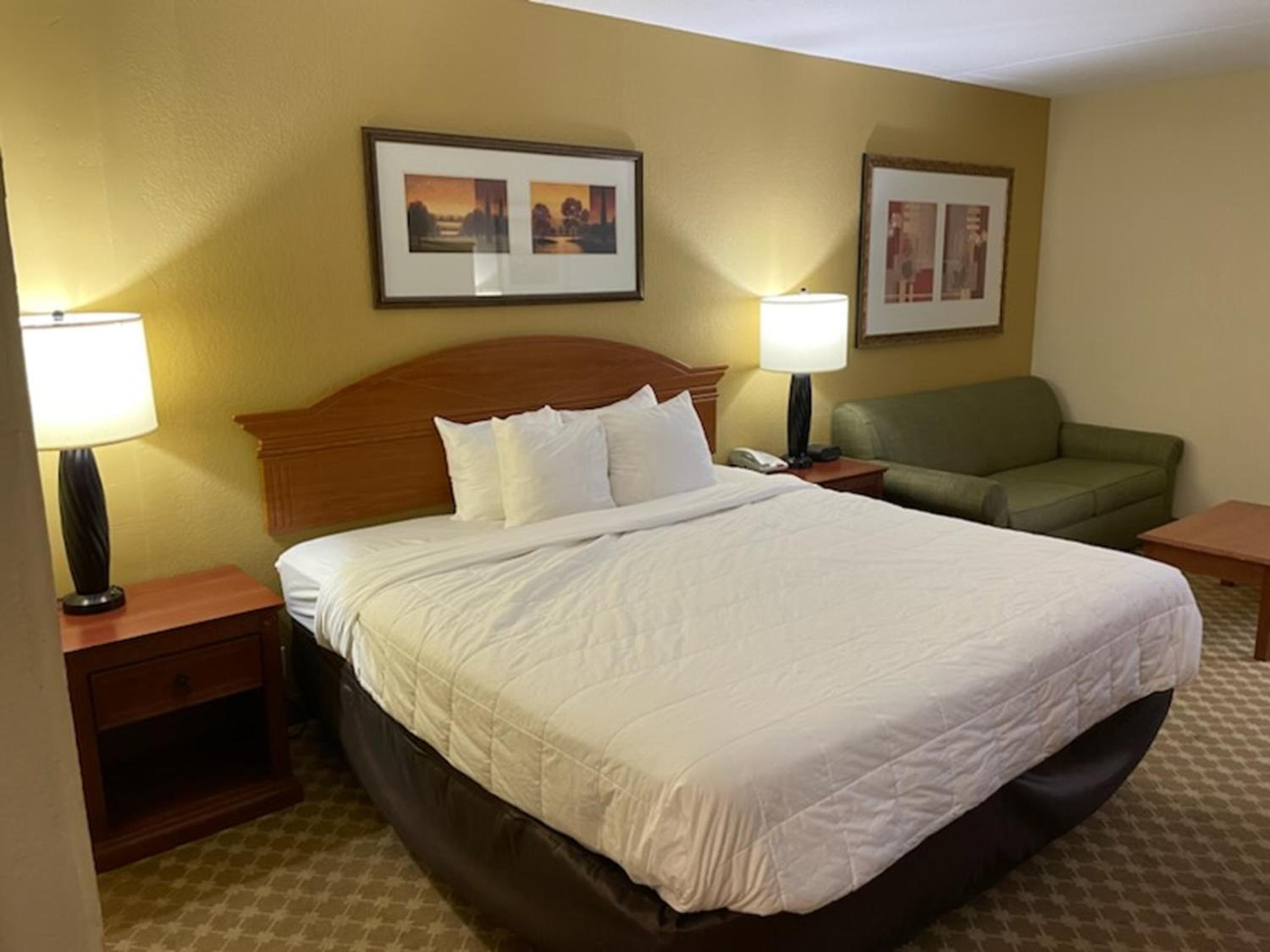 King Suite With Whirlpool - Non Smoking photo 1