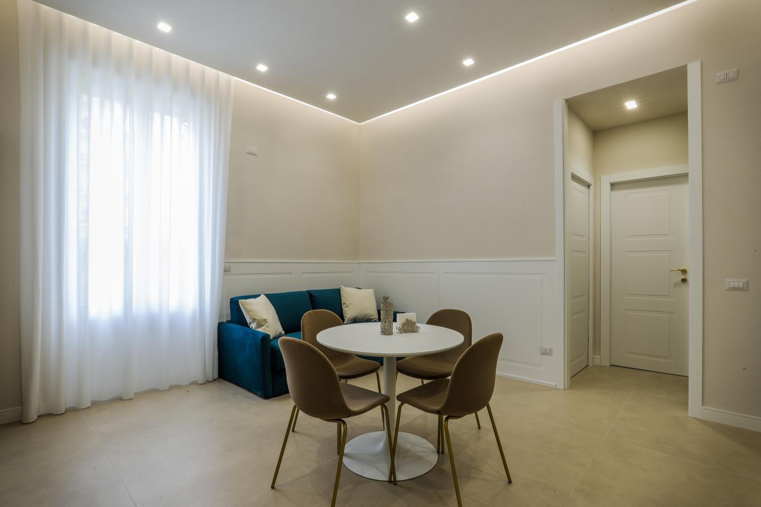 Deluxe One-Bedroom Apartment