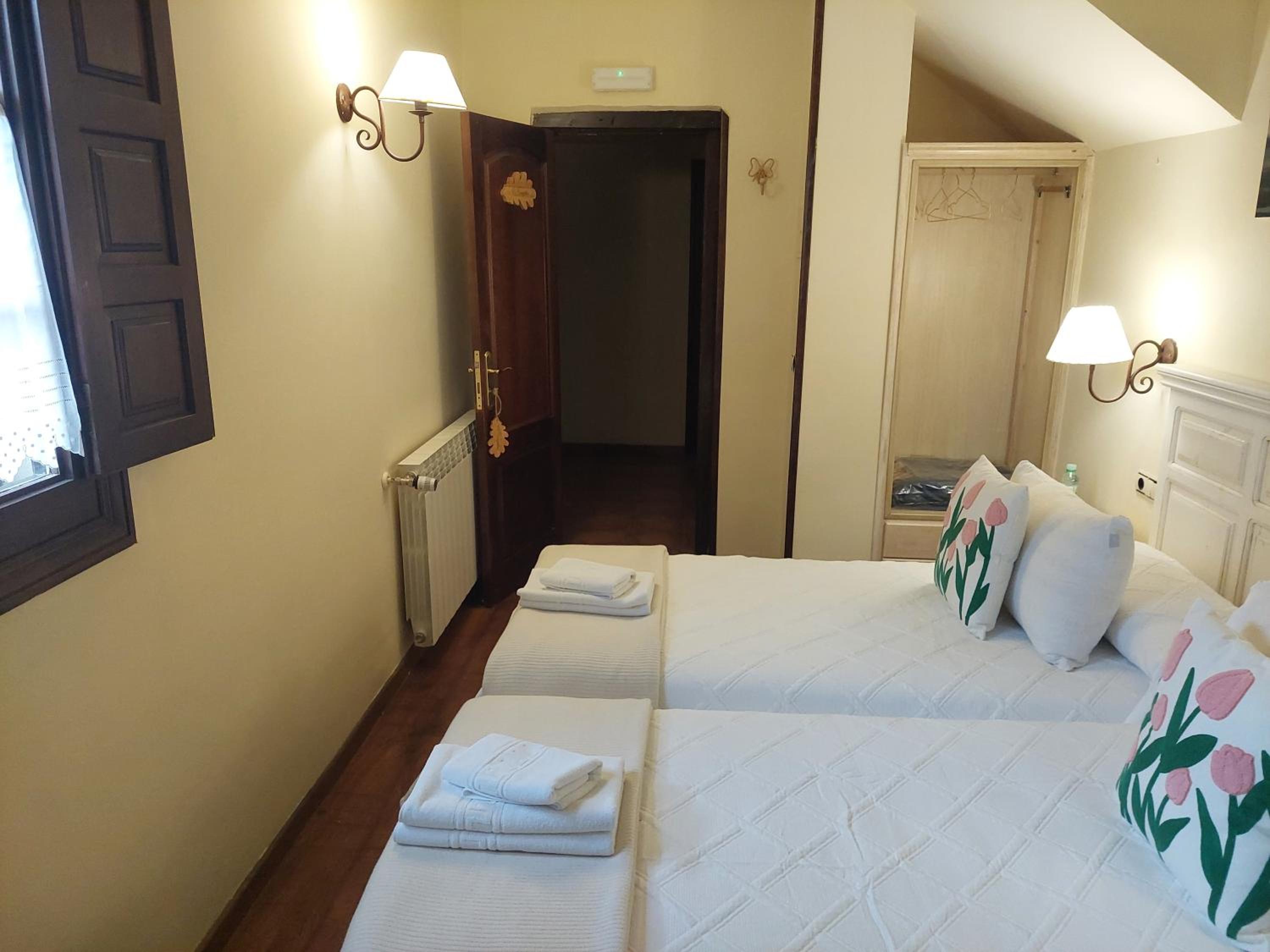 Habitación Doble con Baño Privado