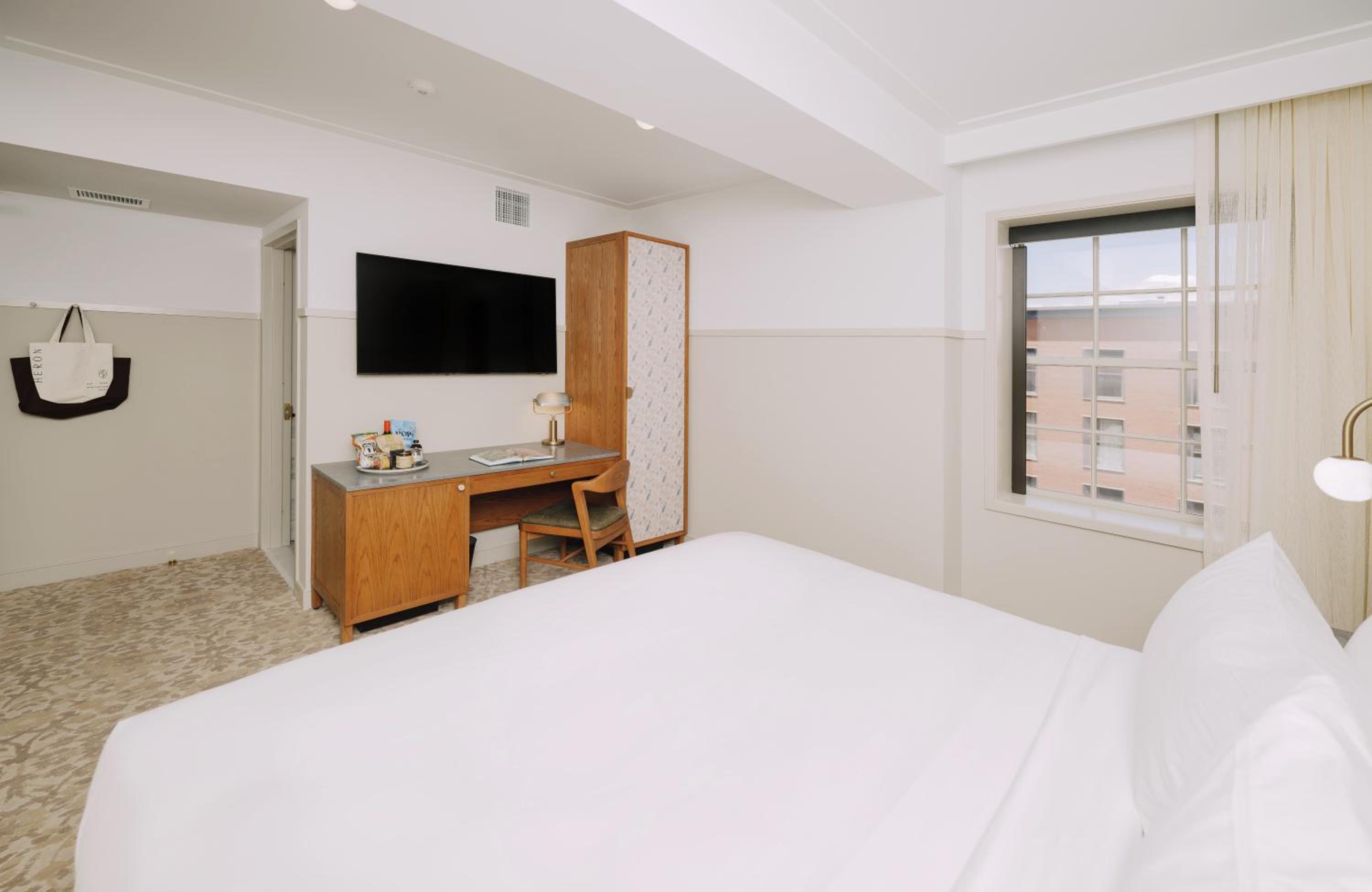 Superior King Room with One King Bed (Non Smoking) photo 1