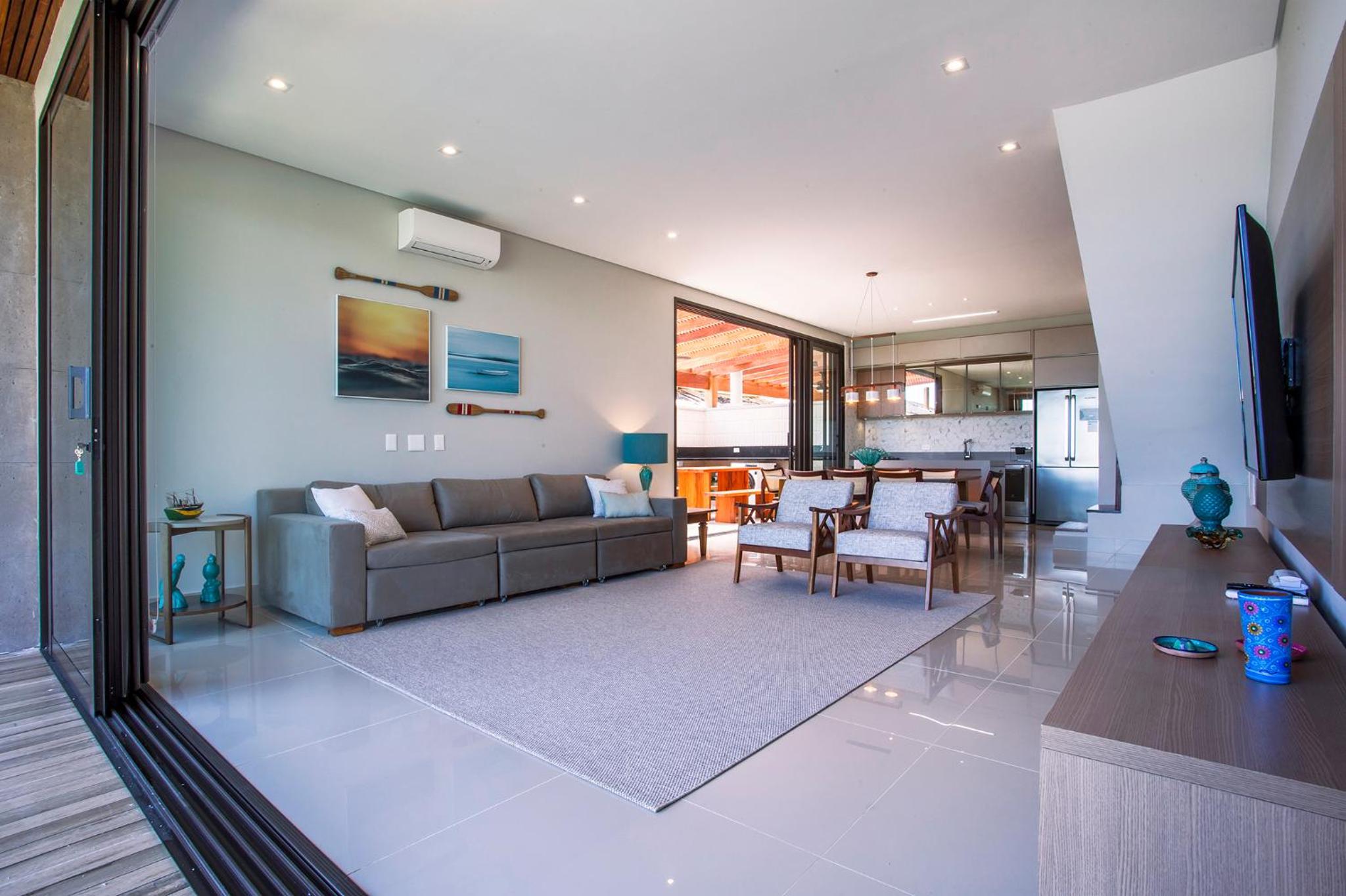 Three-Bedroom Deluxe Apartment