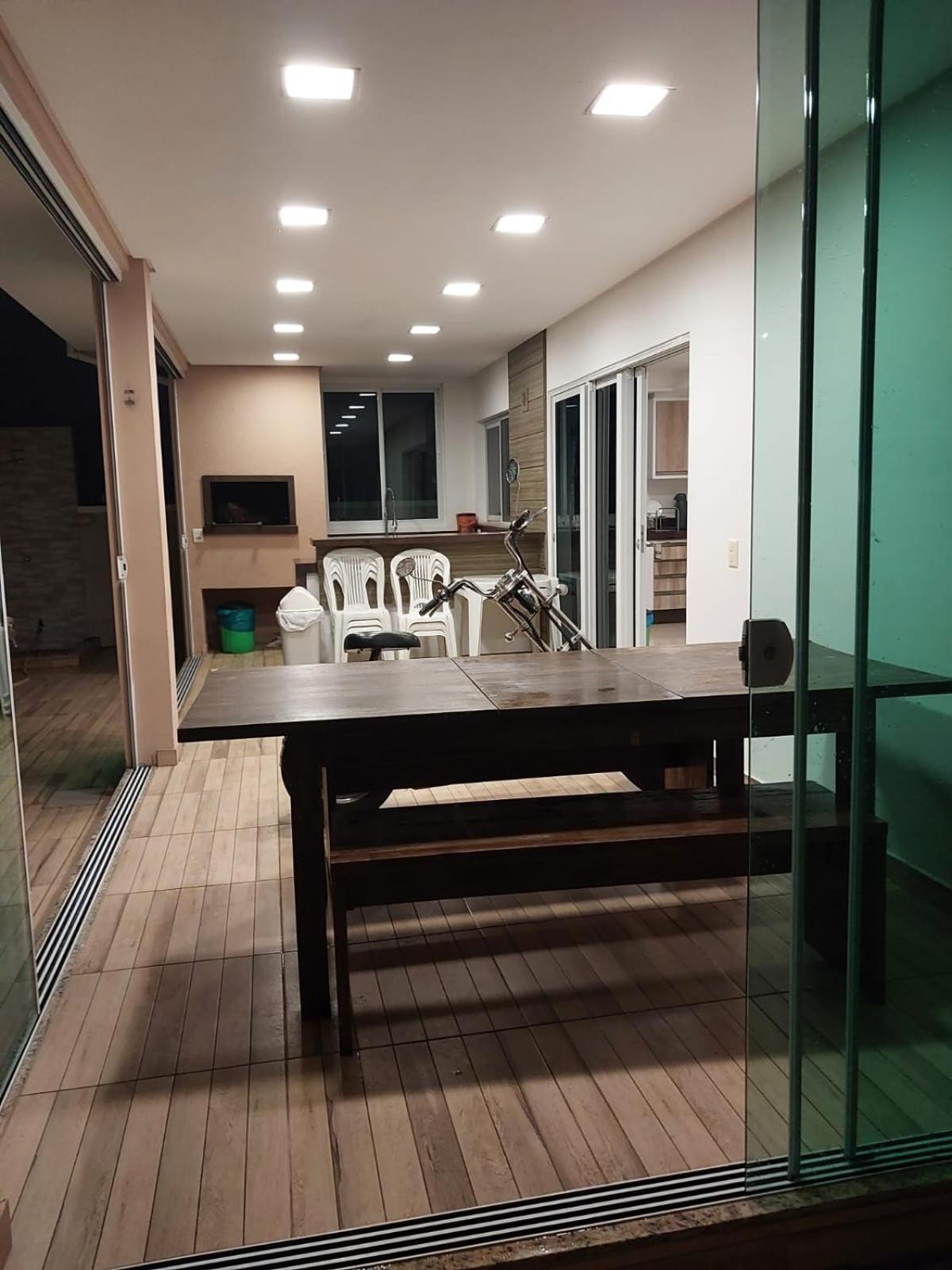 Four-Bedroom House photo 2