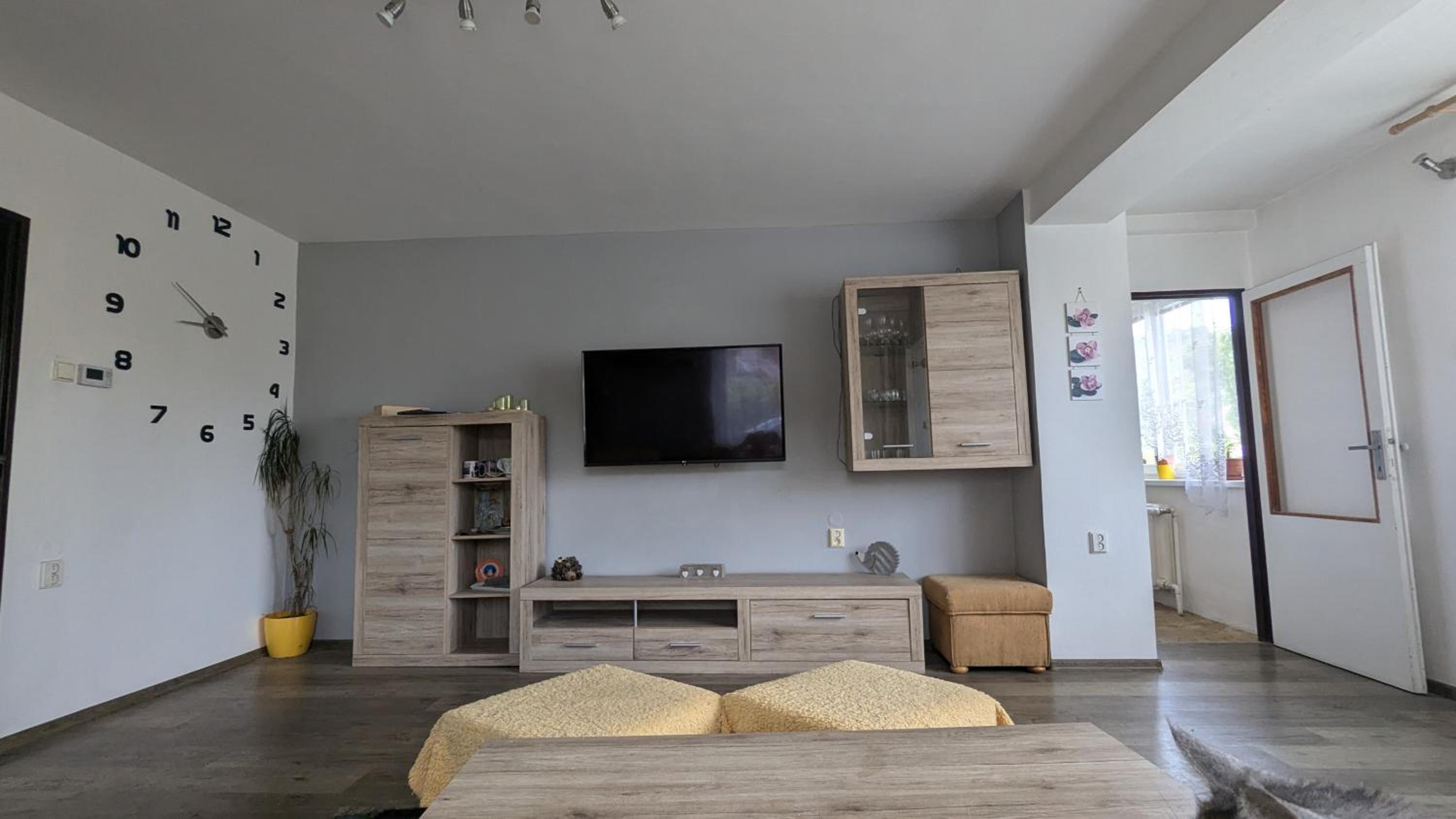 Deluxe Two-Bedroom Apartment with Garden View photo 2