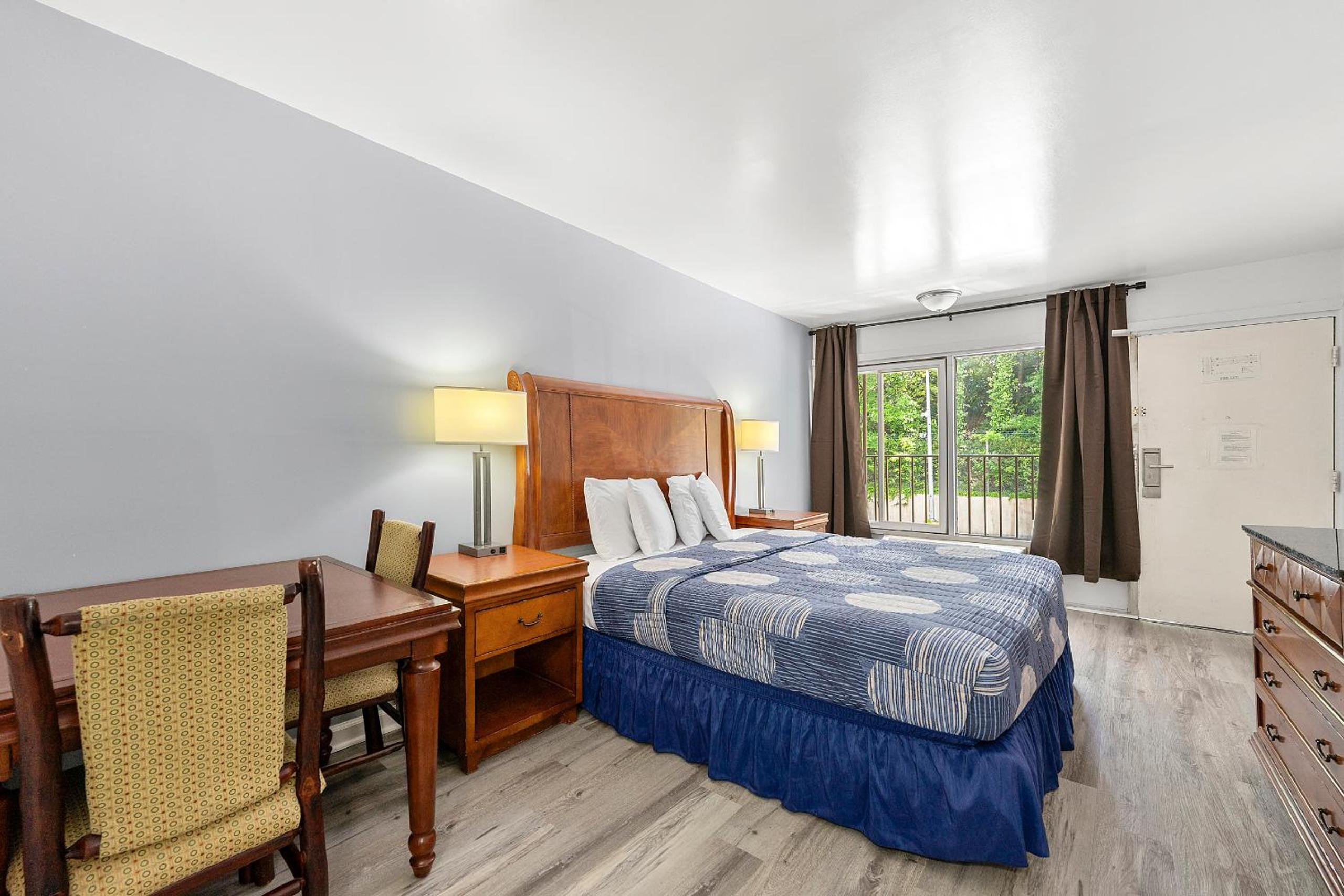 Deluxe King Room With Kitchen