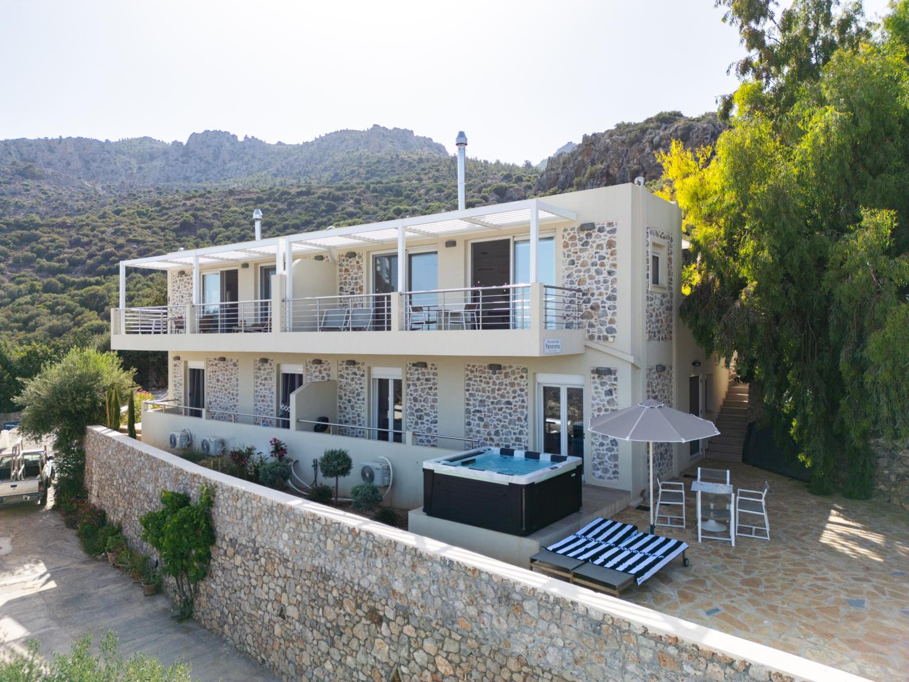 Three-Bedroom Villa photo 2