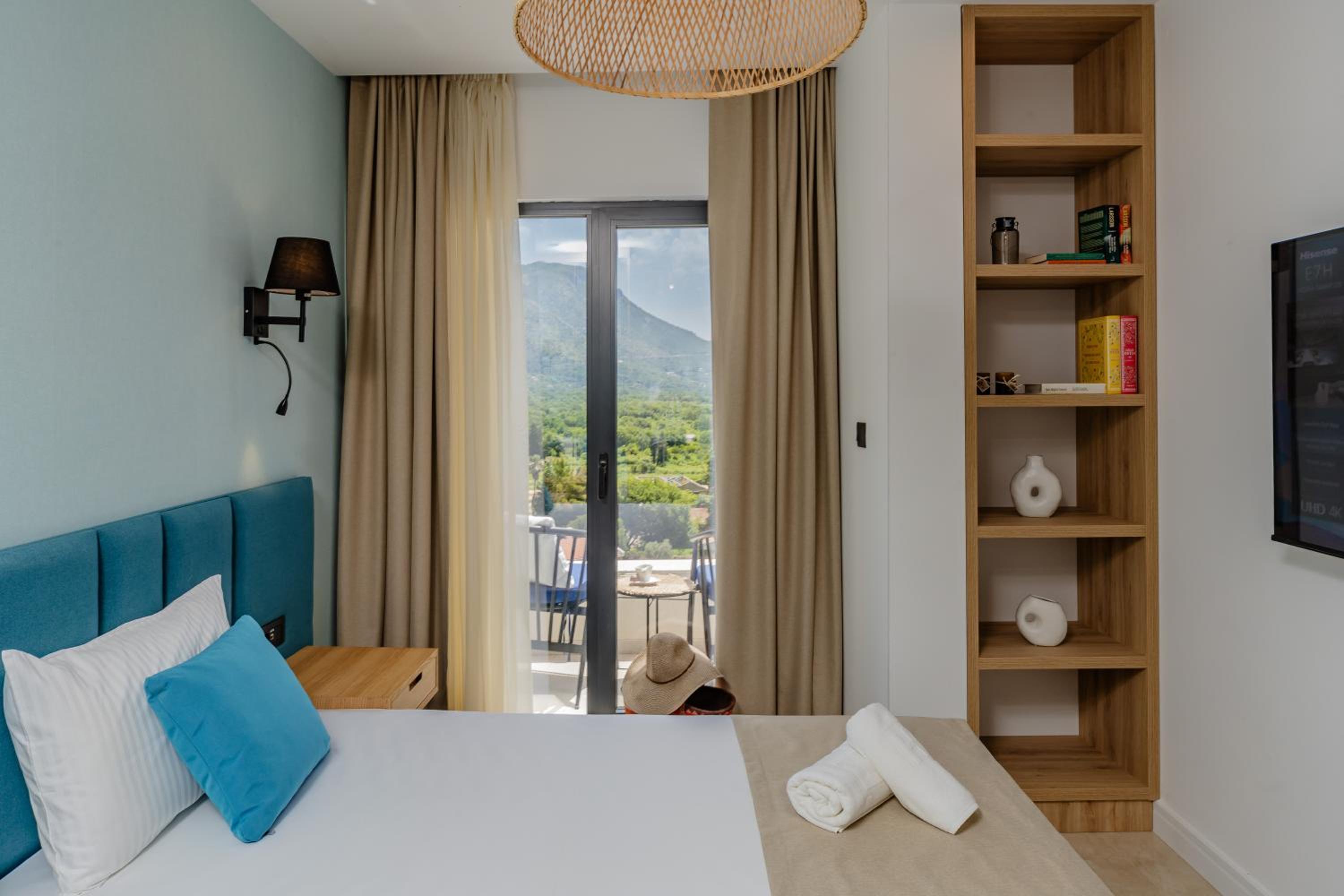 One-Bedroom Suite - Photo 10