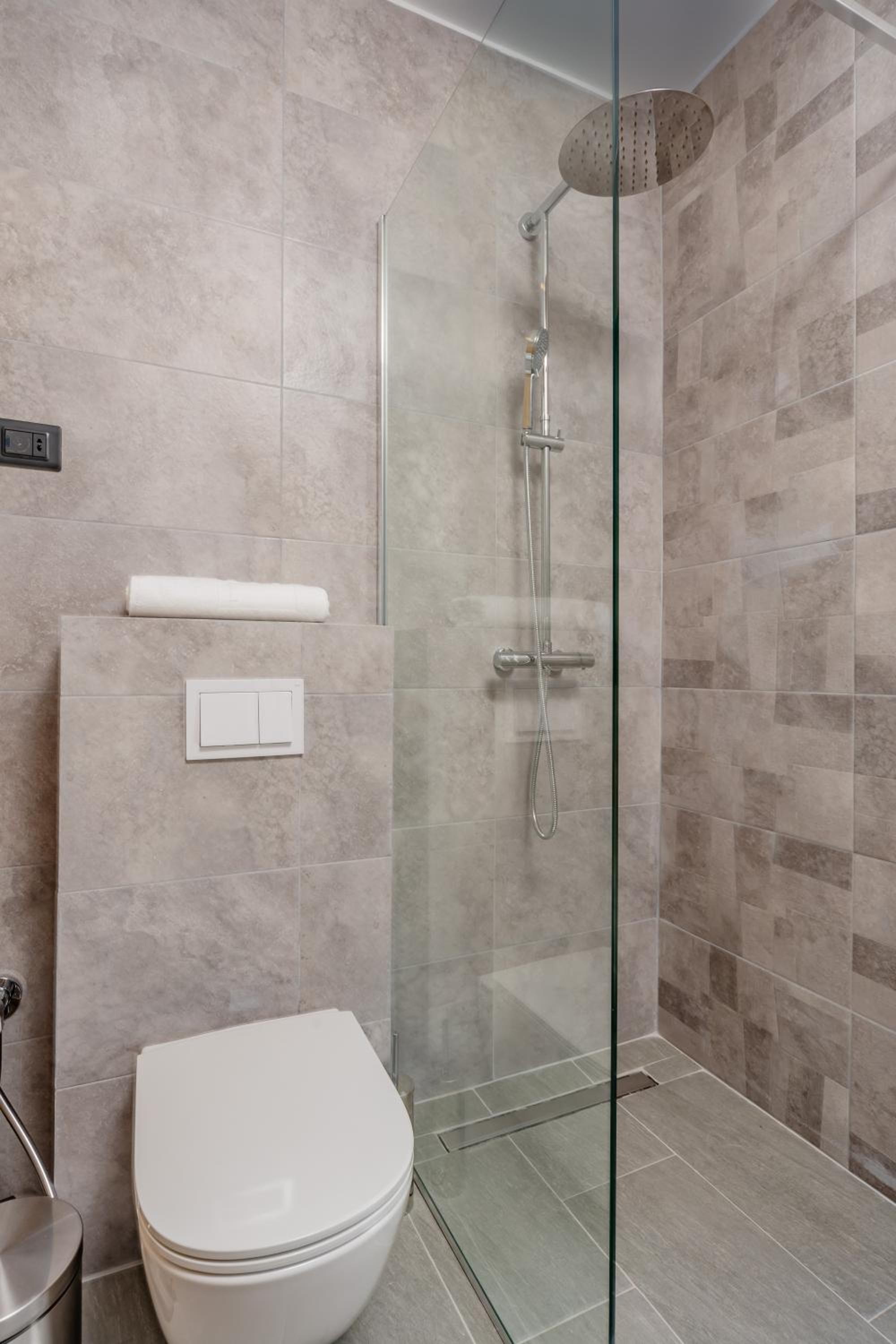 One-Bedroom Suite - Photo 13