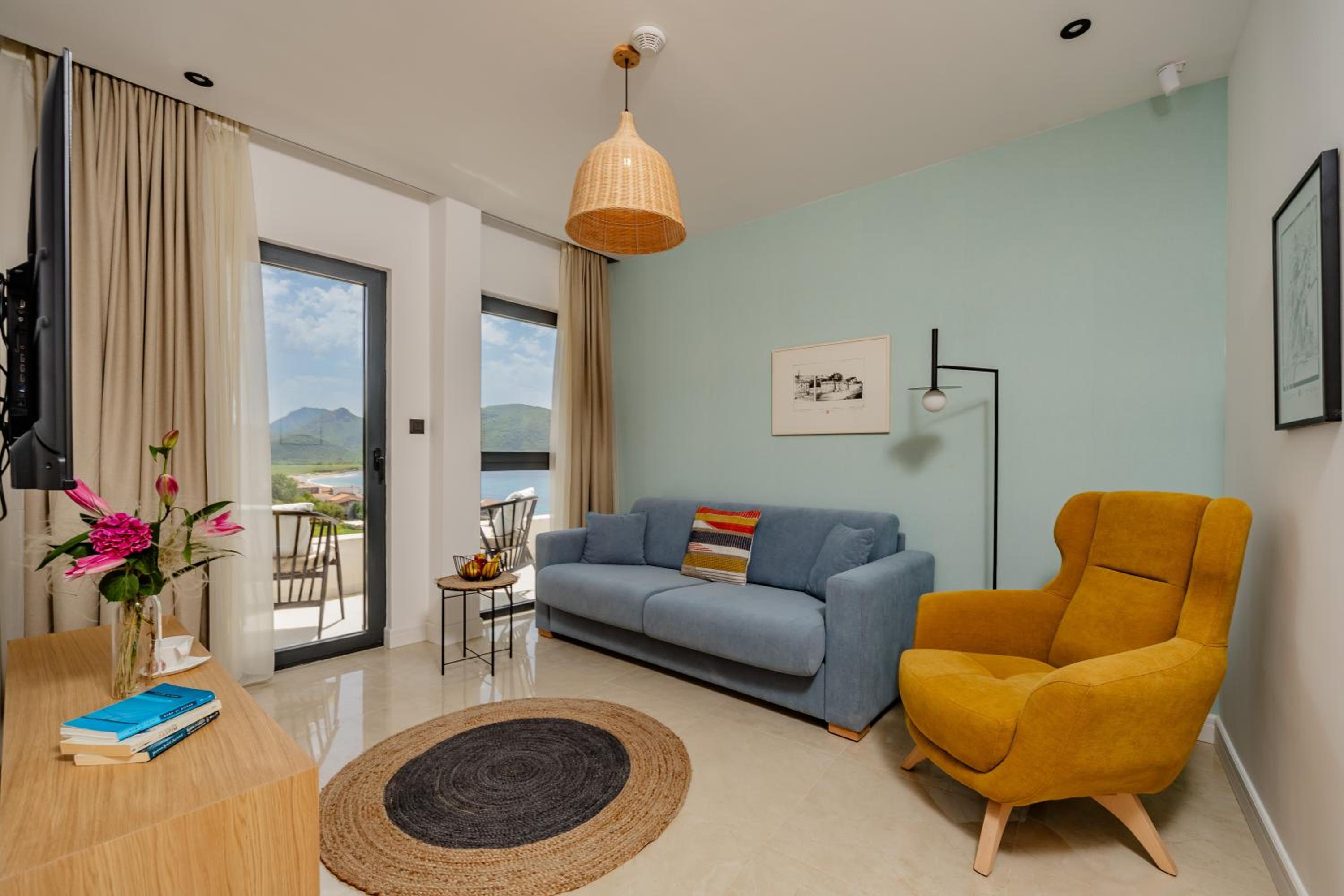 One-Bedroom Suite - Photo 7
