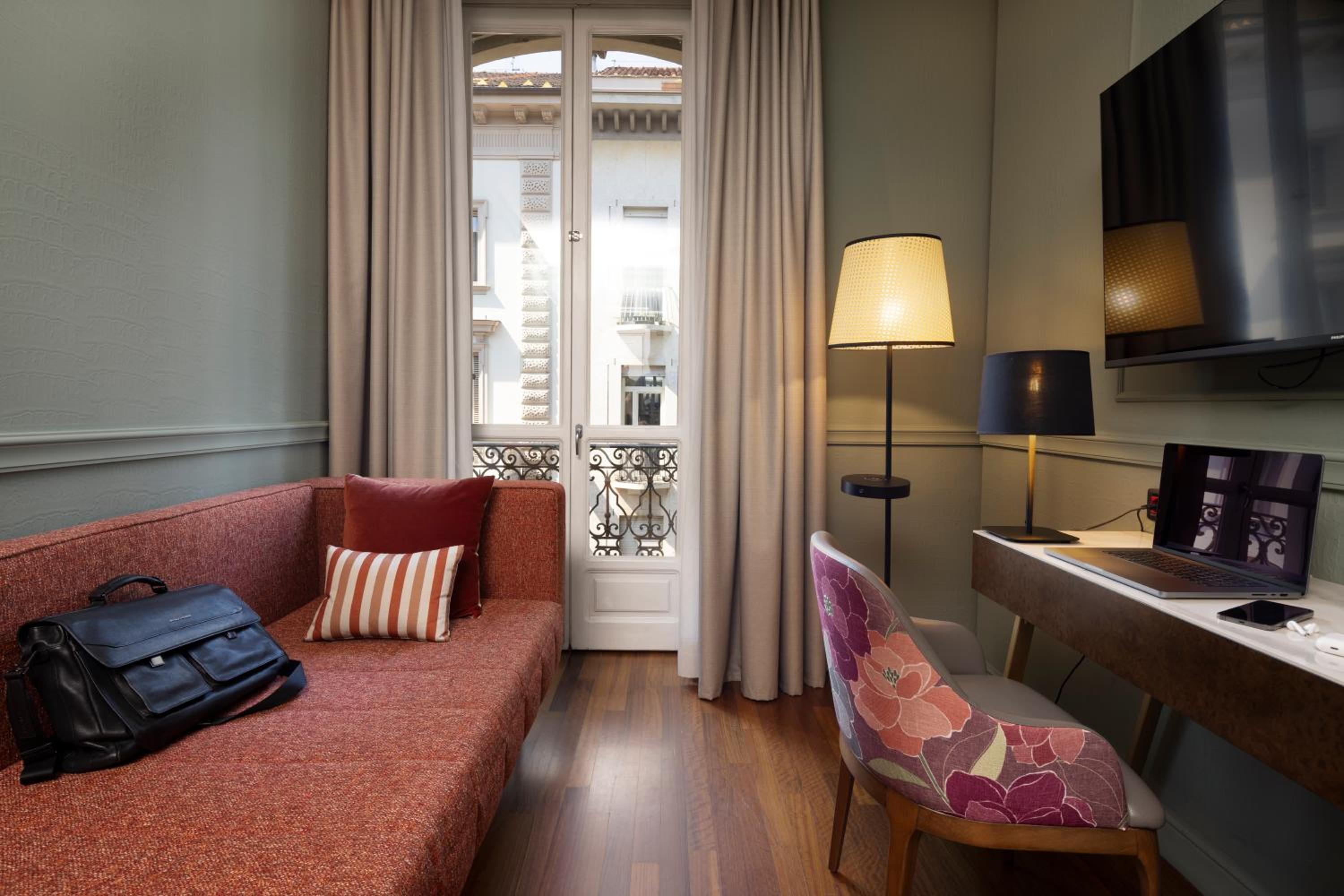 Premium King Room - Photo 1