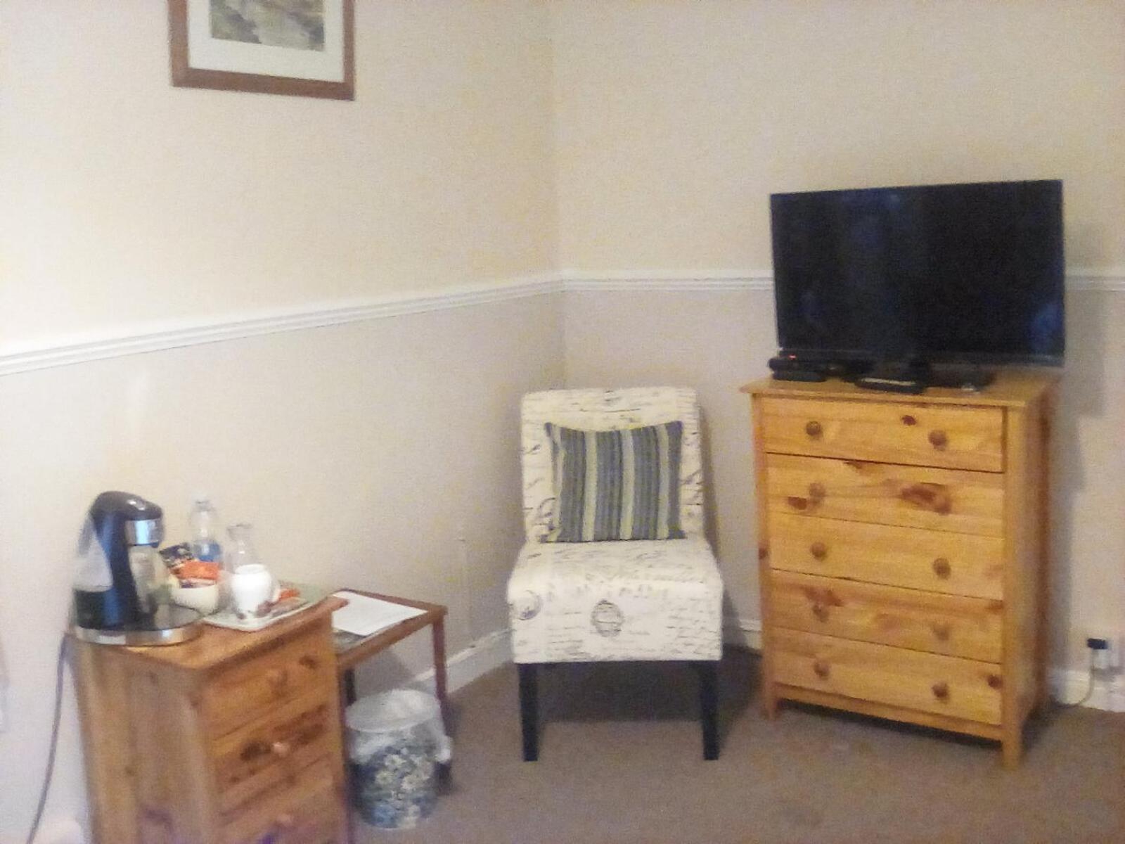 Single Room with Shared Bathroom photo 2