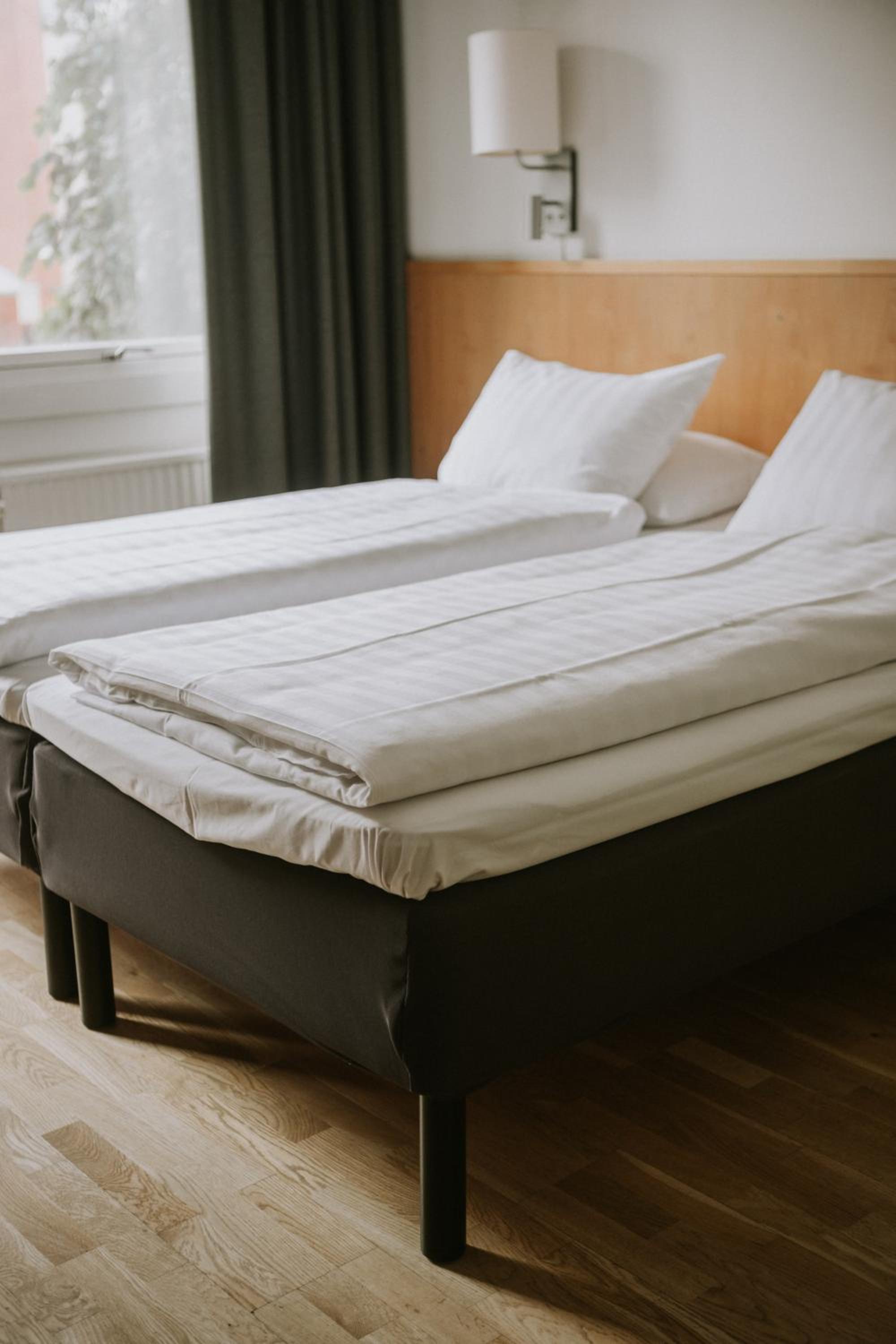 Standard Twin Room - Photo 9