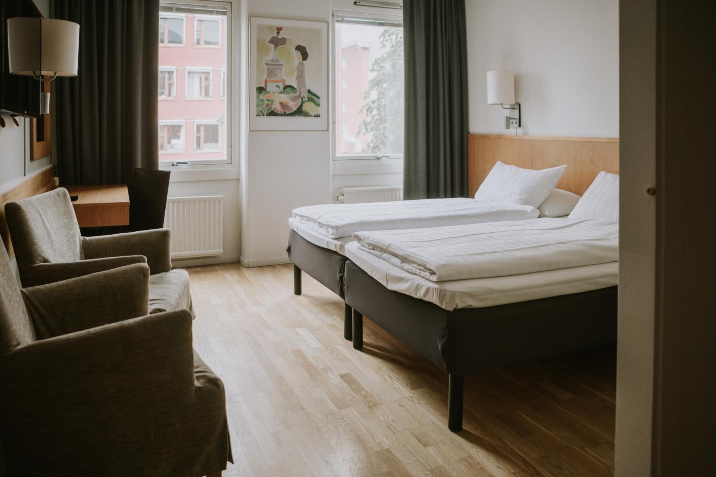 Standard Twin Room - Photo 1