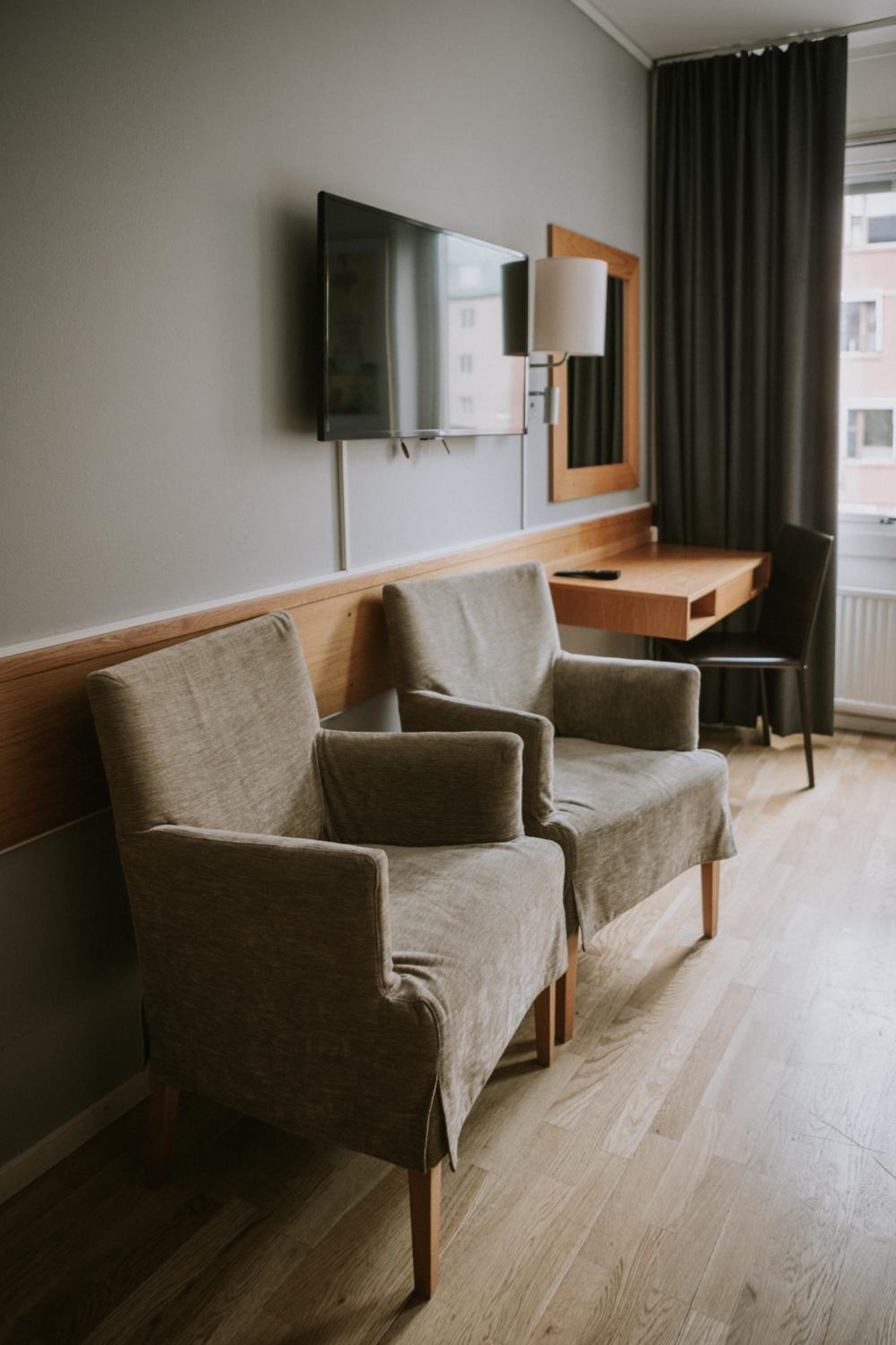 Standard Twin Room - Photo 10