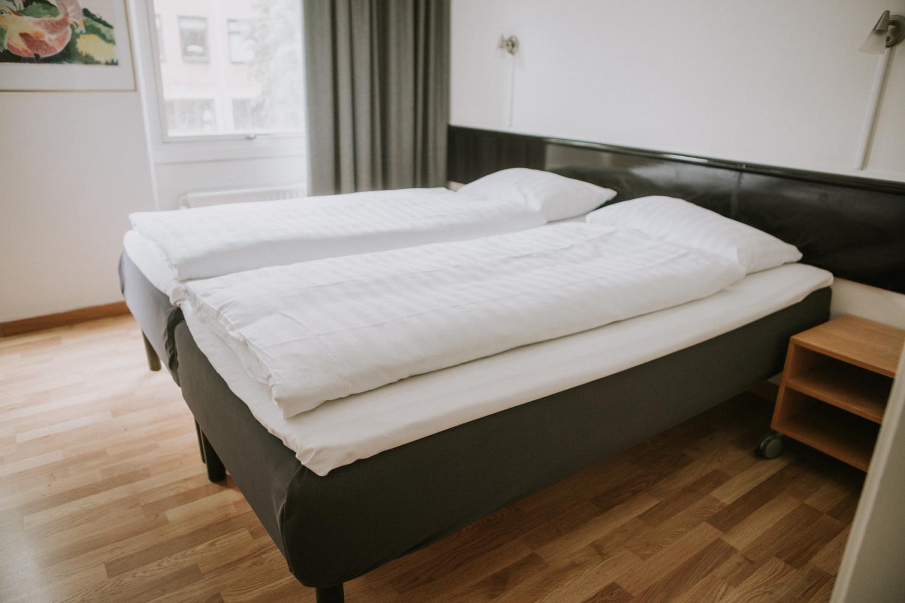 Standard Twin Room - Photo 2