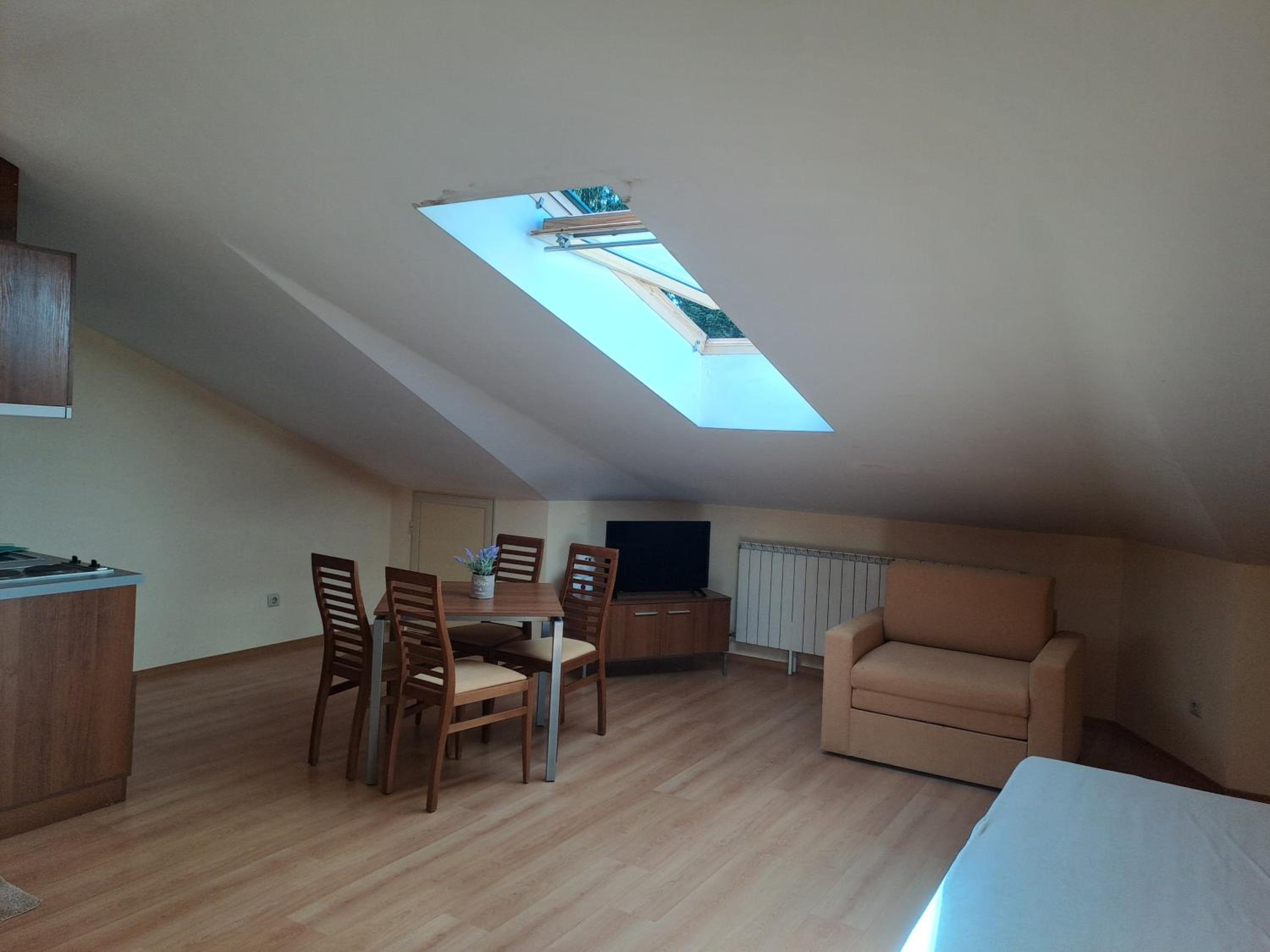 One-Bedroom Apartment photo 2