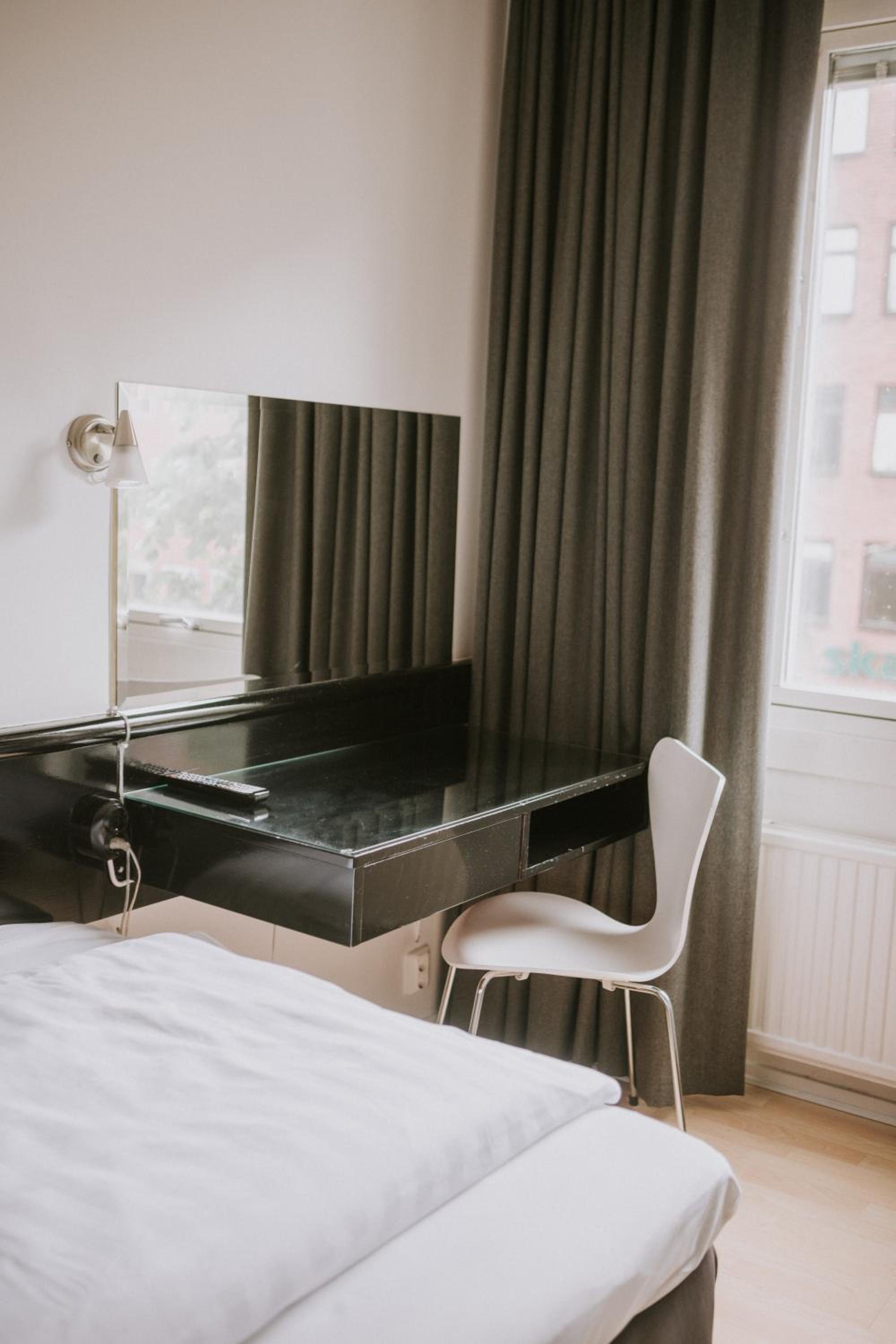 Compact Single Room photo 3