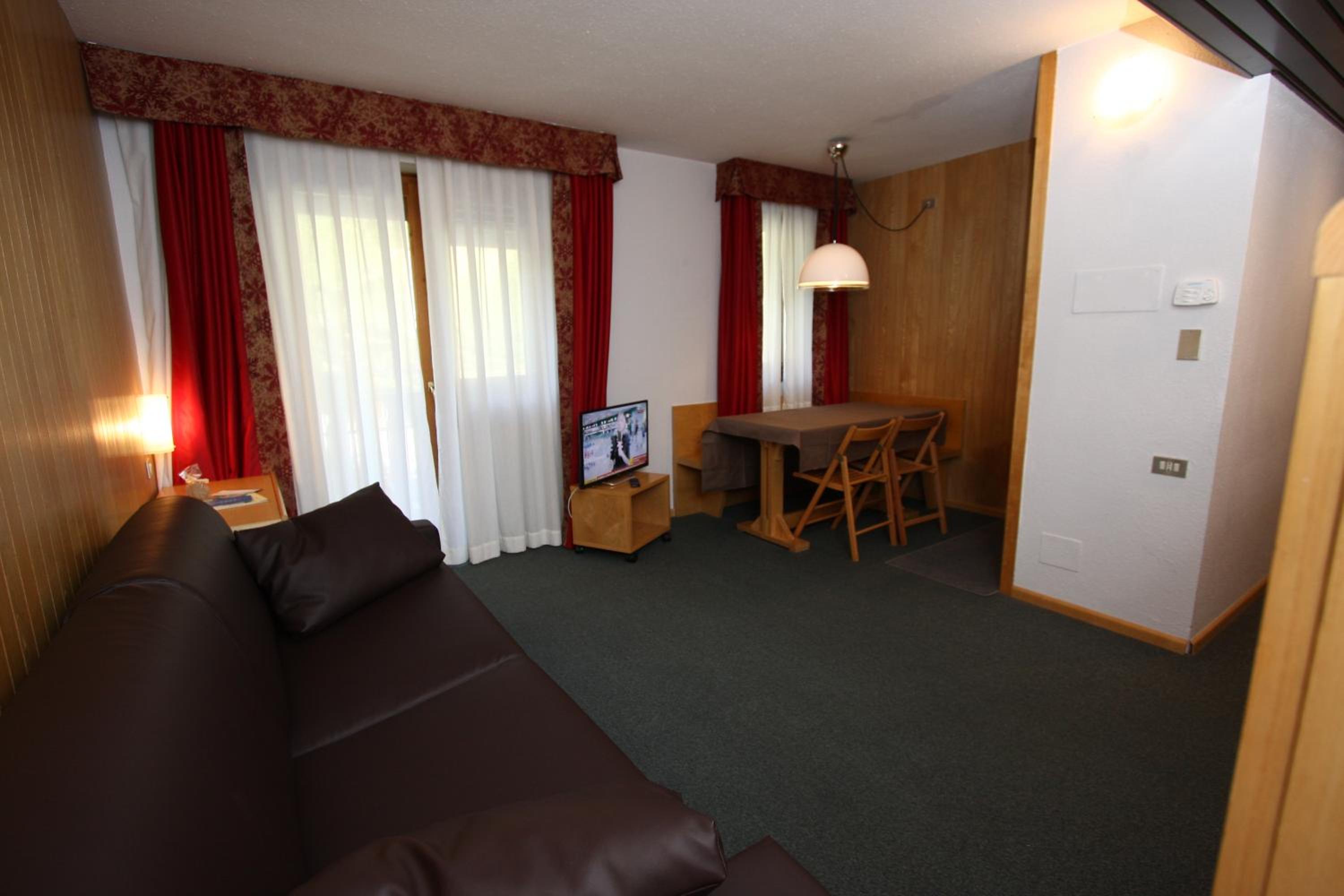 One-Bedroom Apartment photo 2