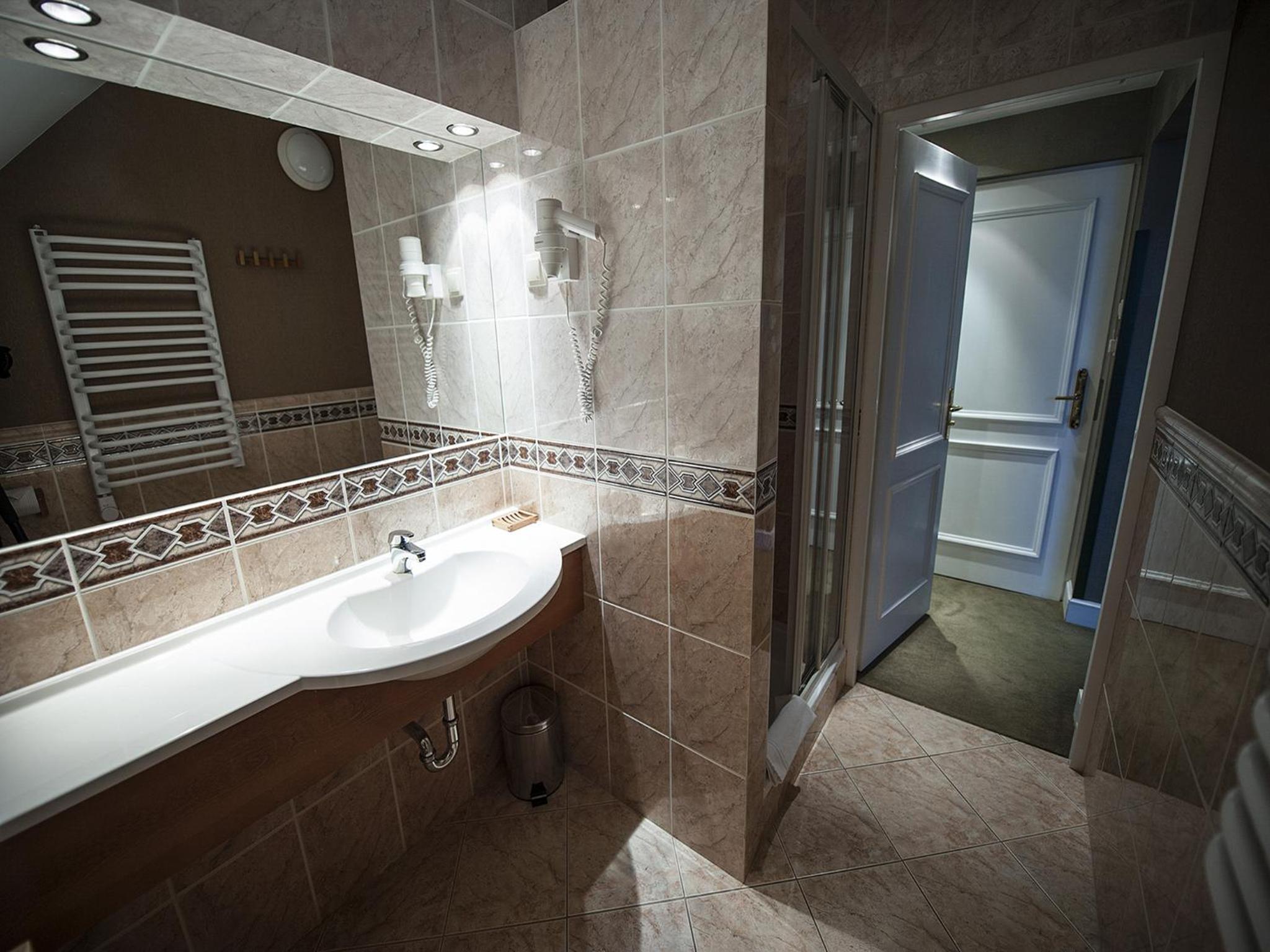 Deluxe Double Room - Photo 8