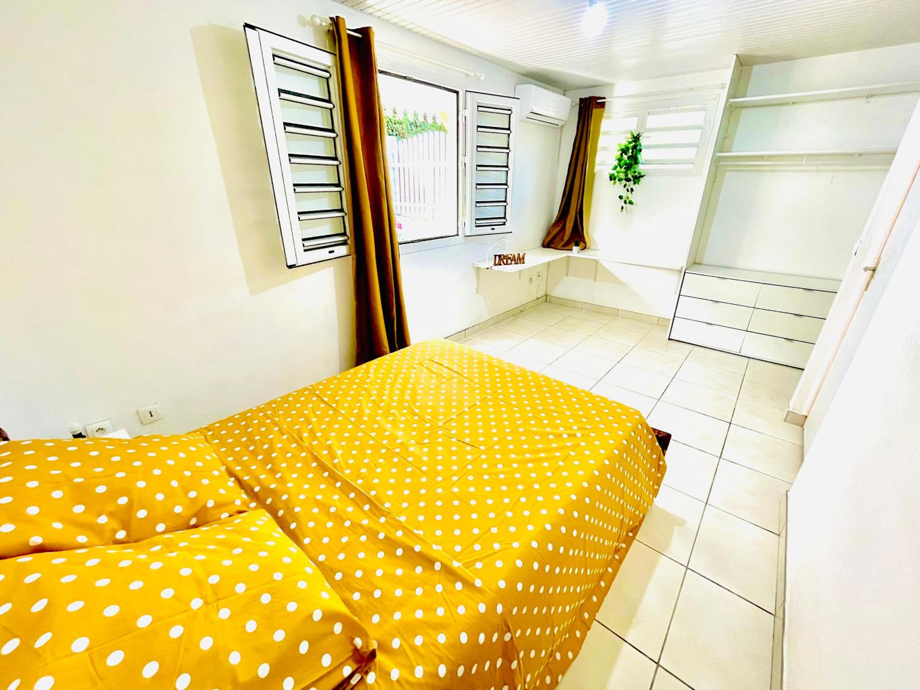 One-Bedroom House photo 1