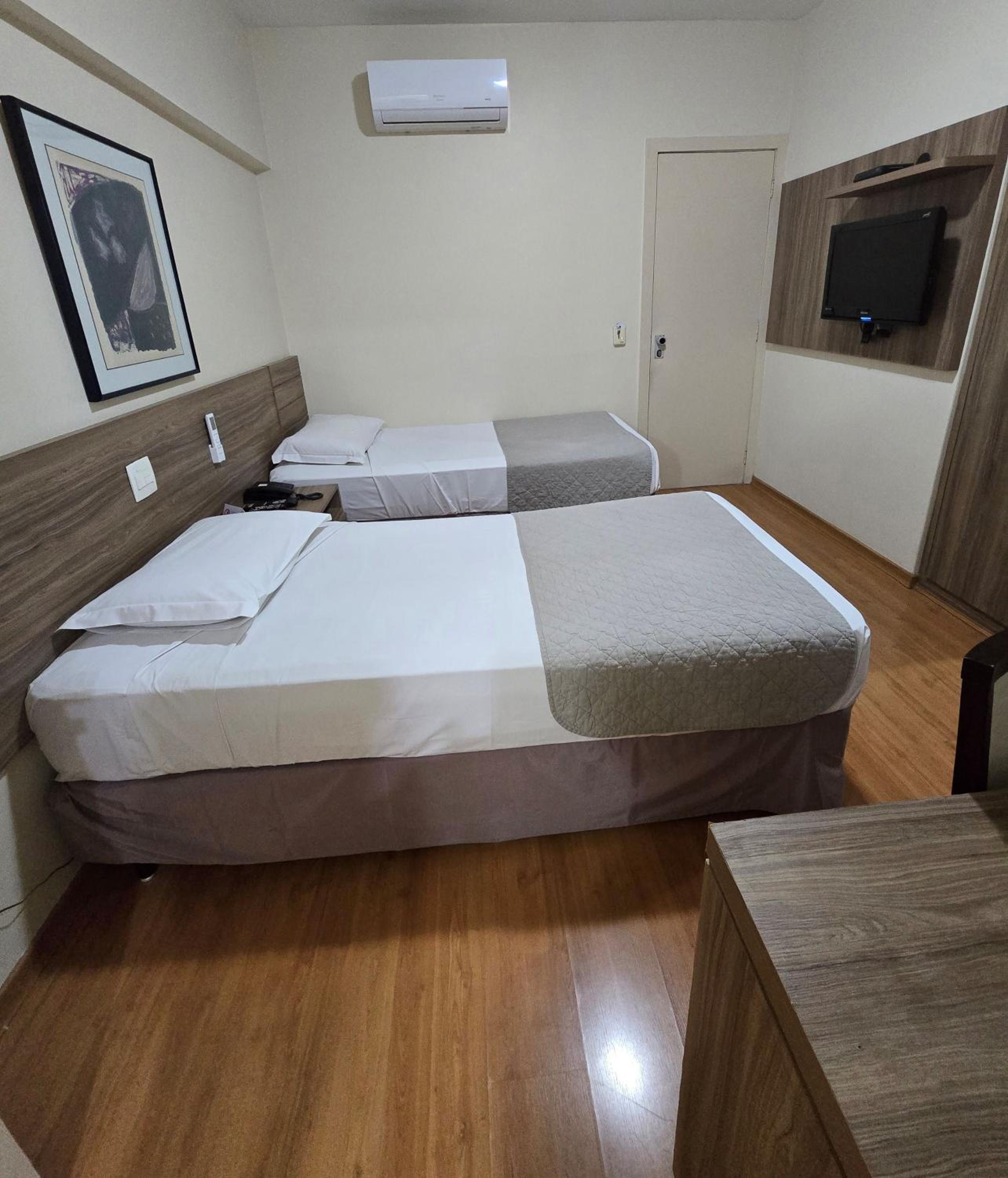 Twin Room - Photo 10