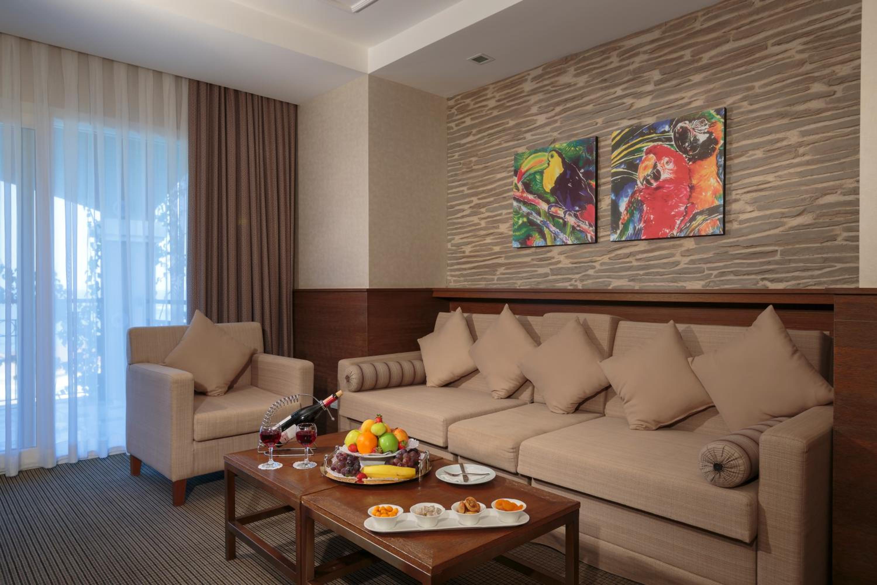 Suite - Photo 4