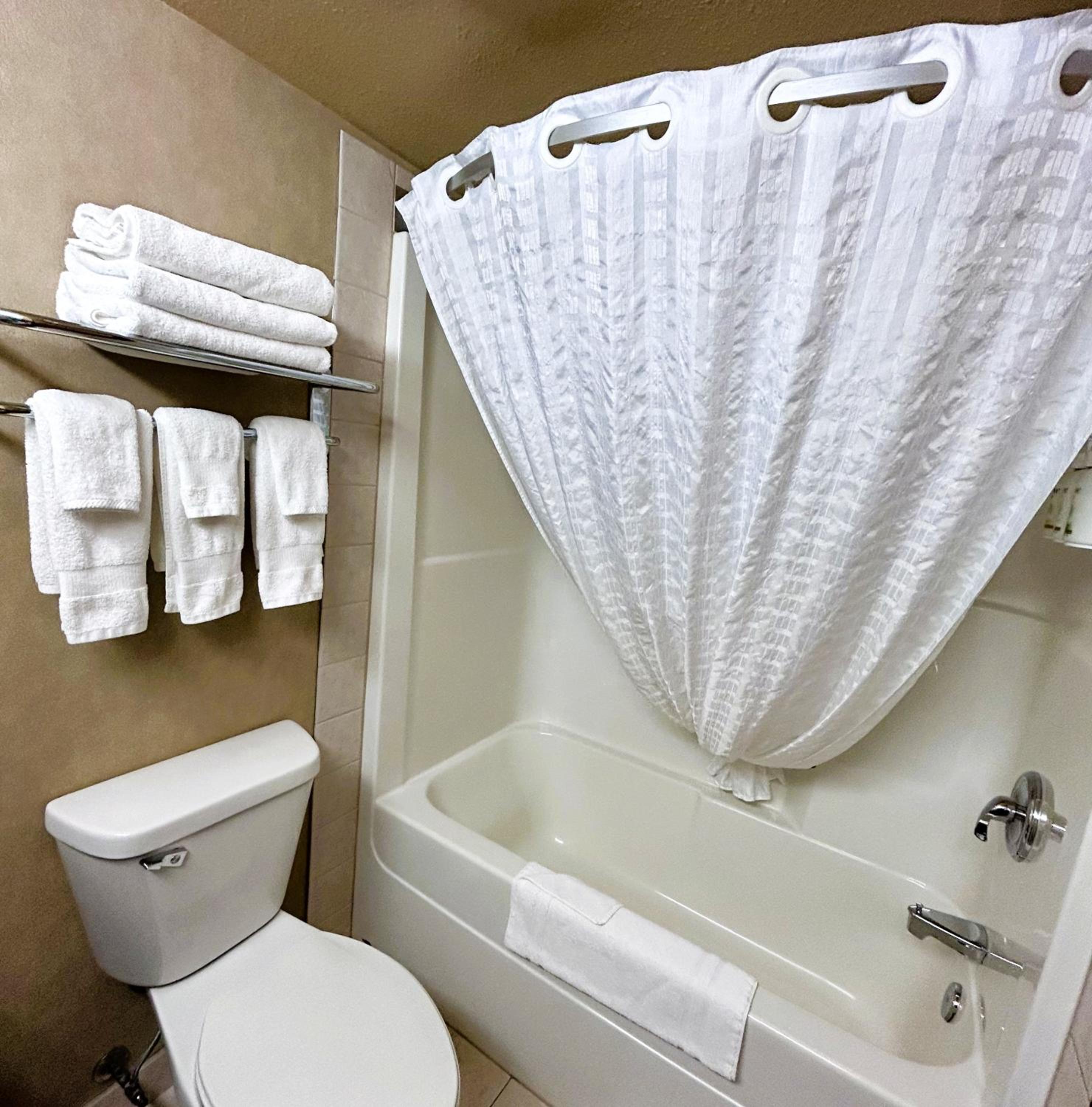 Double Room with Three Double Beds photo 1