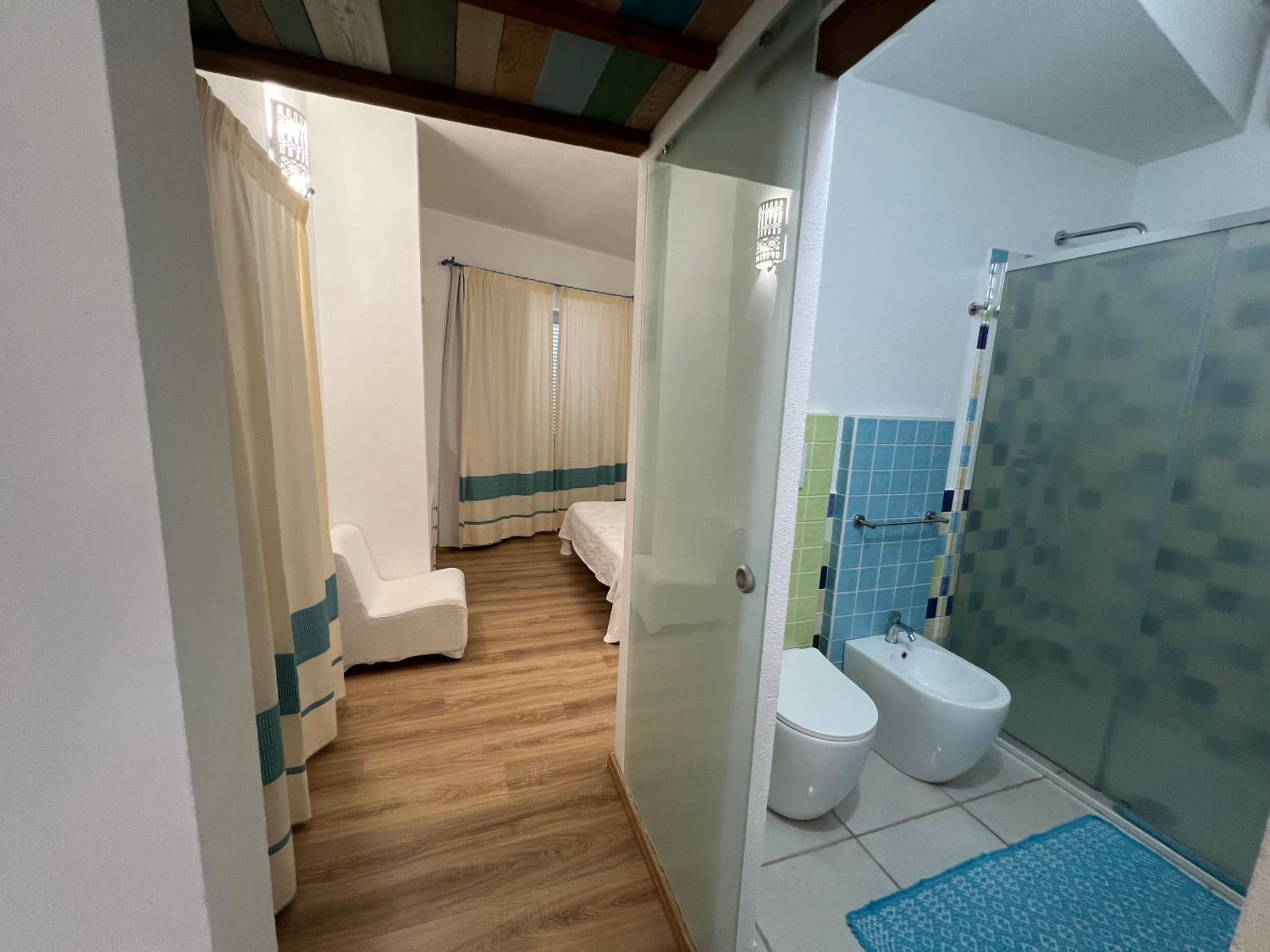 Quadruple Room with Sea View - Photo 9
