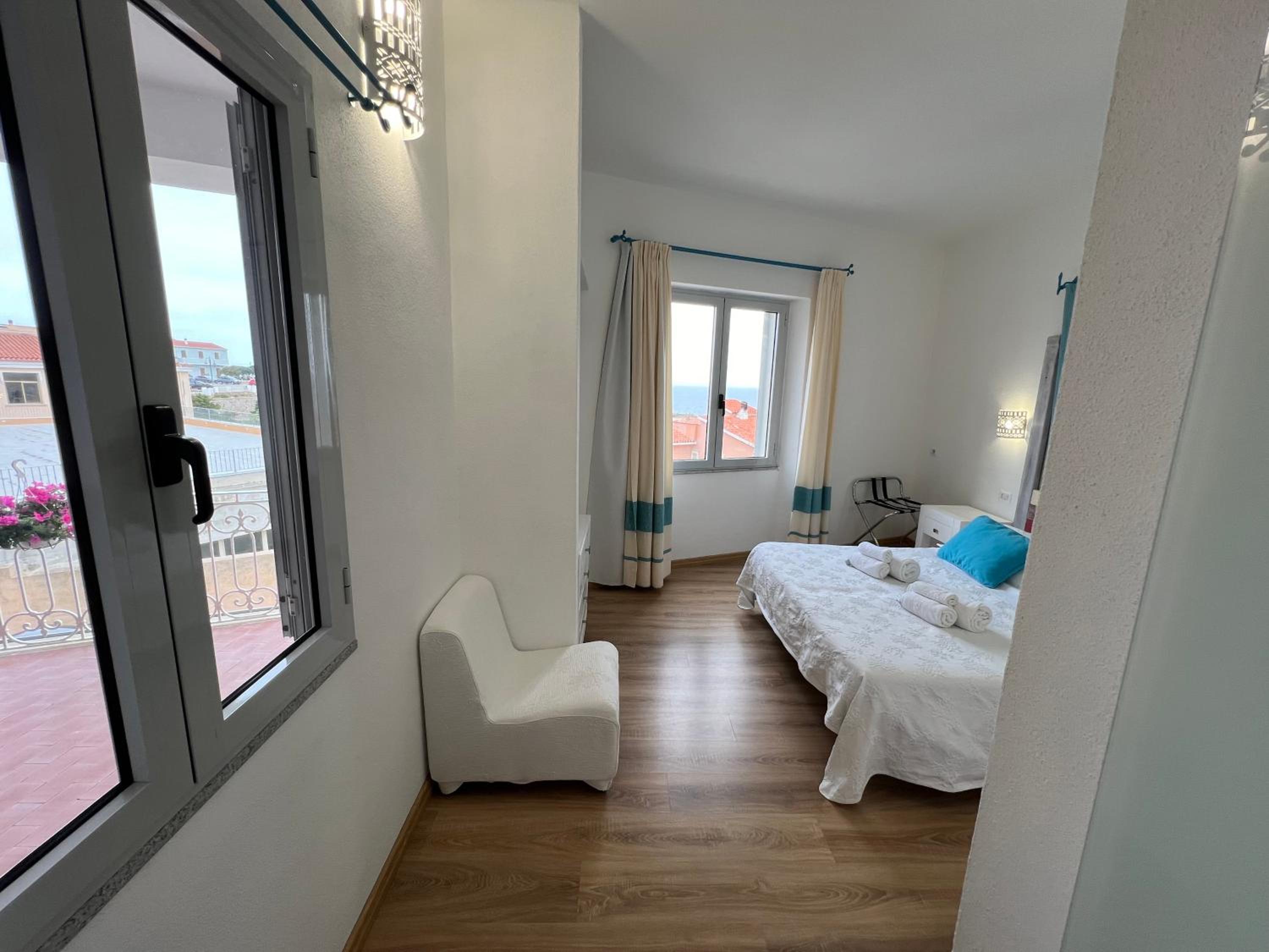 Quadruple Room with Sea View - Photo 5