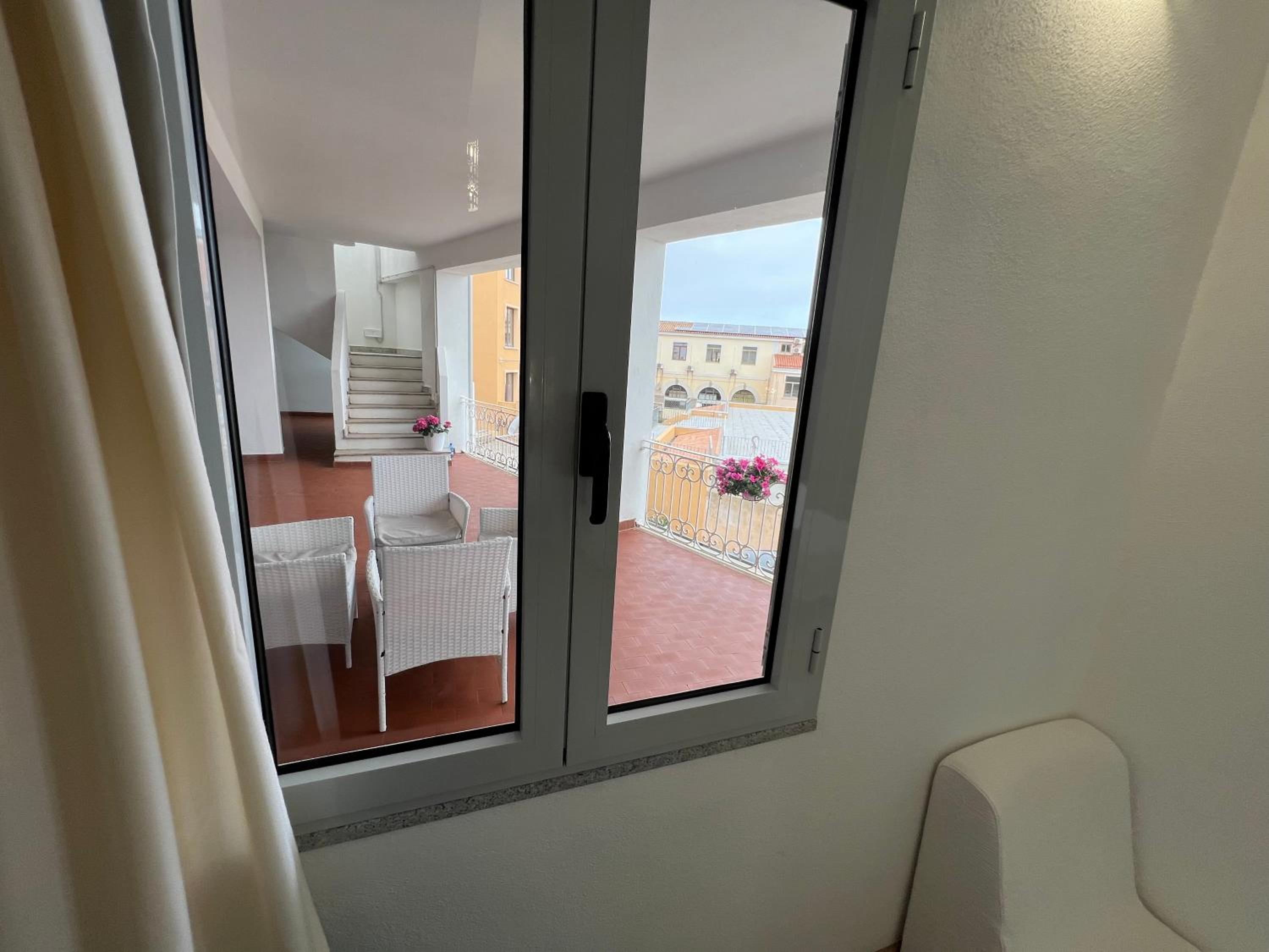 Quadruple Room with Sea View - Photo 6