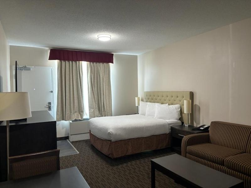 Queen Room - Disability Access - Photo 6