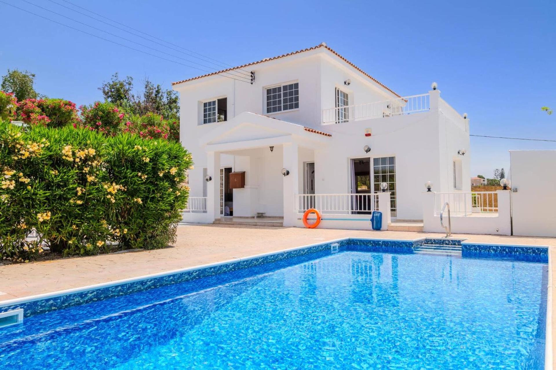 Villa photo 3
