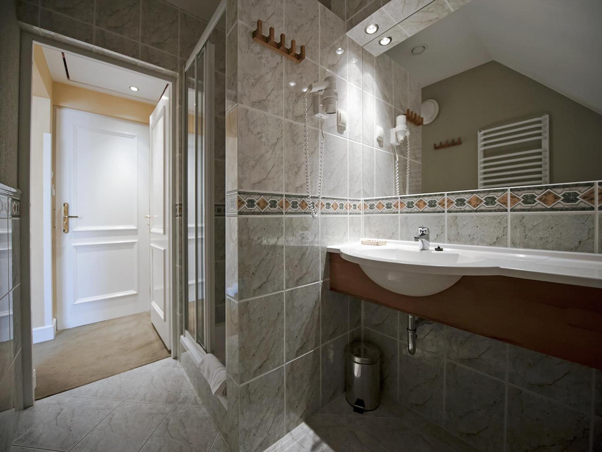 Double or Twin Room - Photo 12