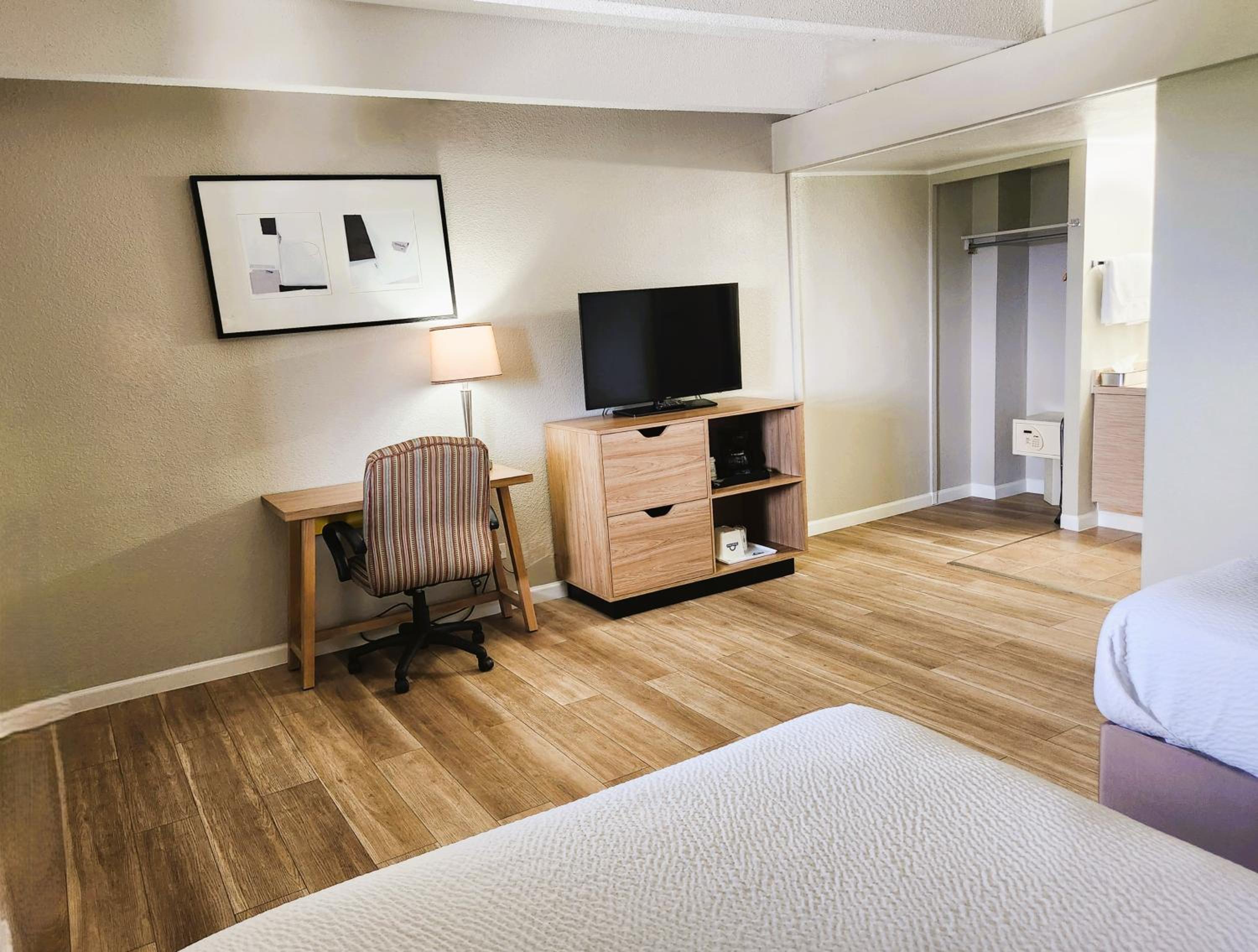 Double Room with Two Double Beds - Non-Smoking - Photo 5
