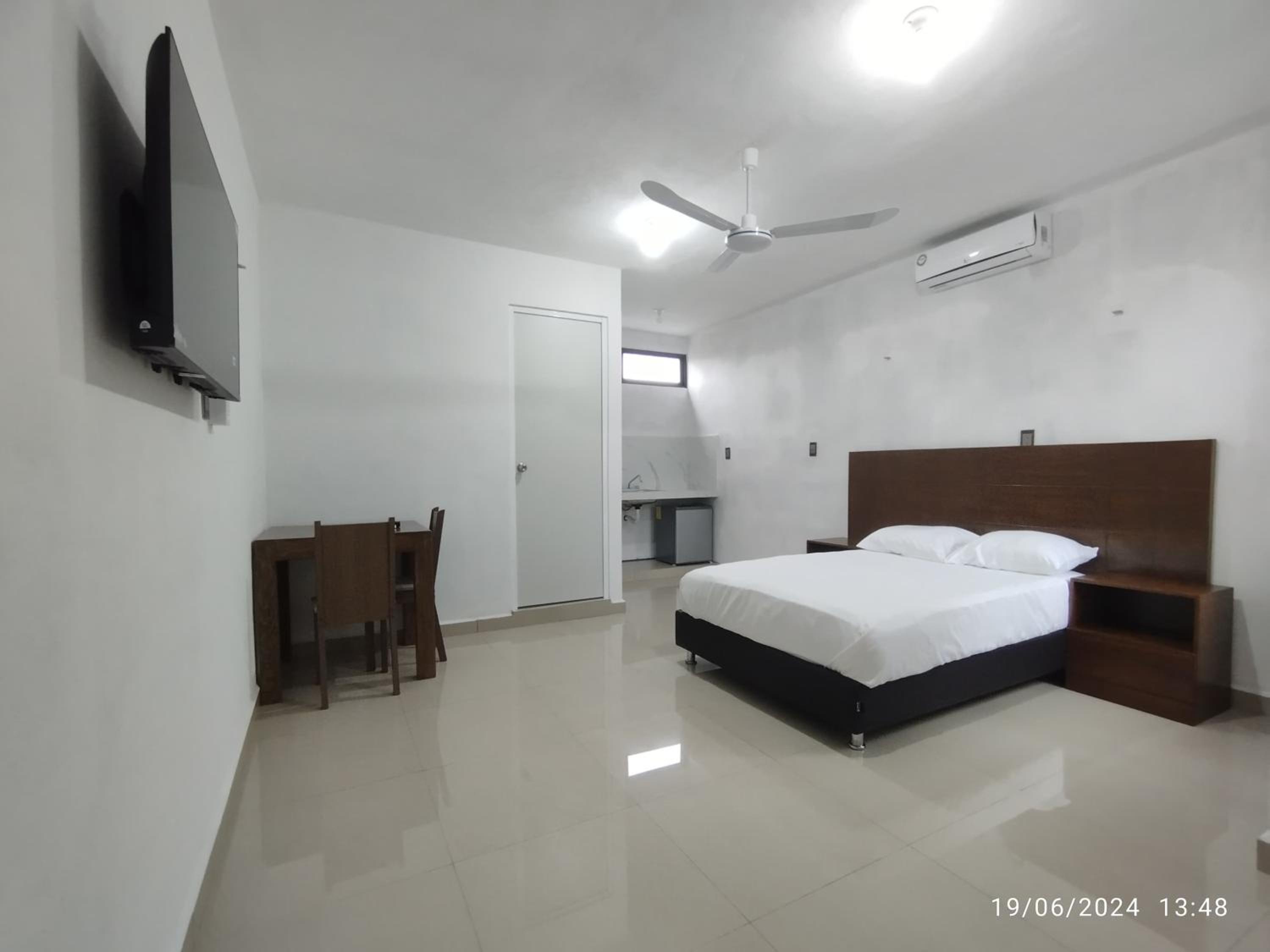 One-Bedroom Apartment photo 2