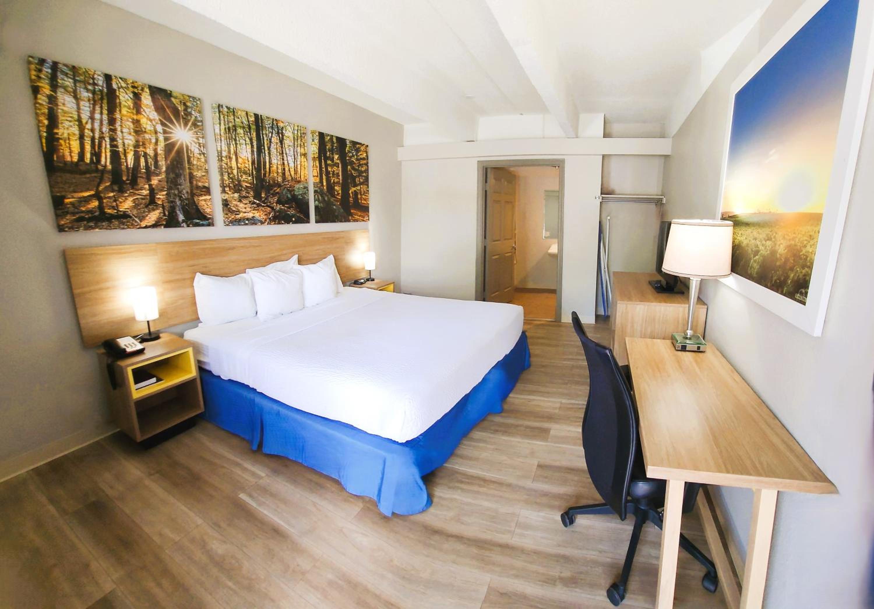 King Room - Mobility Access/Non-Smoking - Photo 2