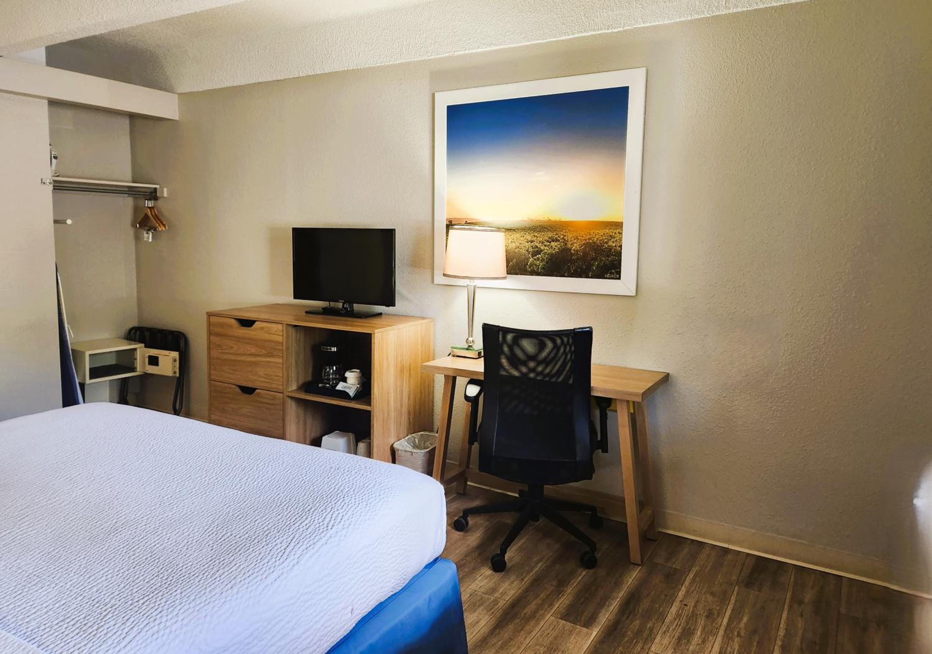 King Room - Mobility Access/Non-Smoking - Photo 3